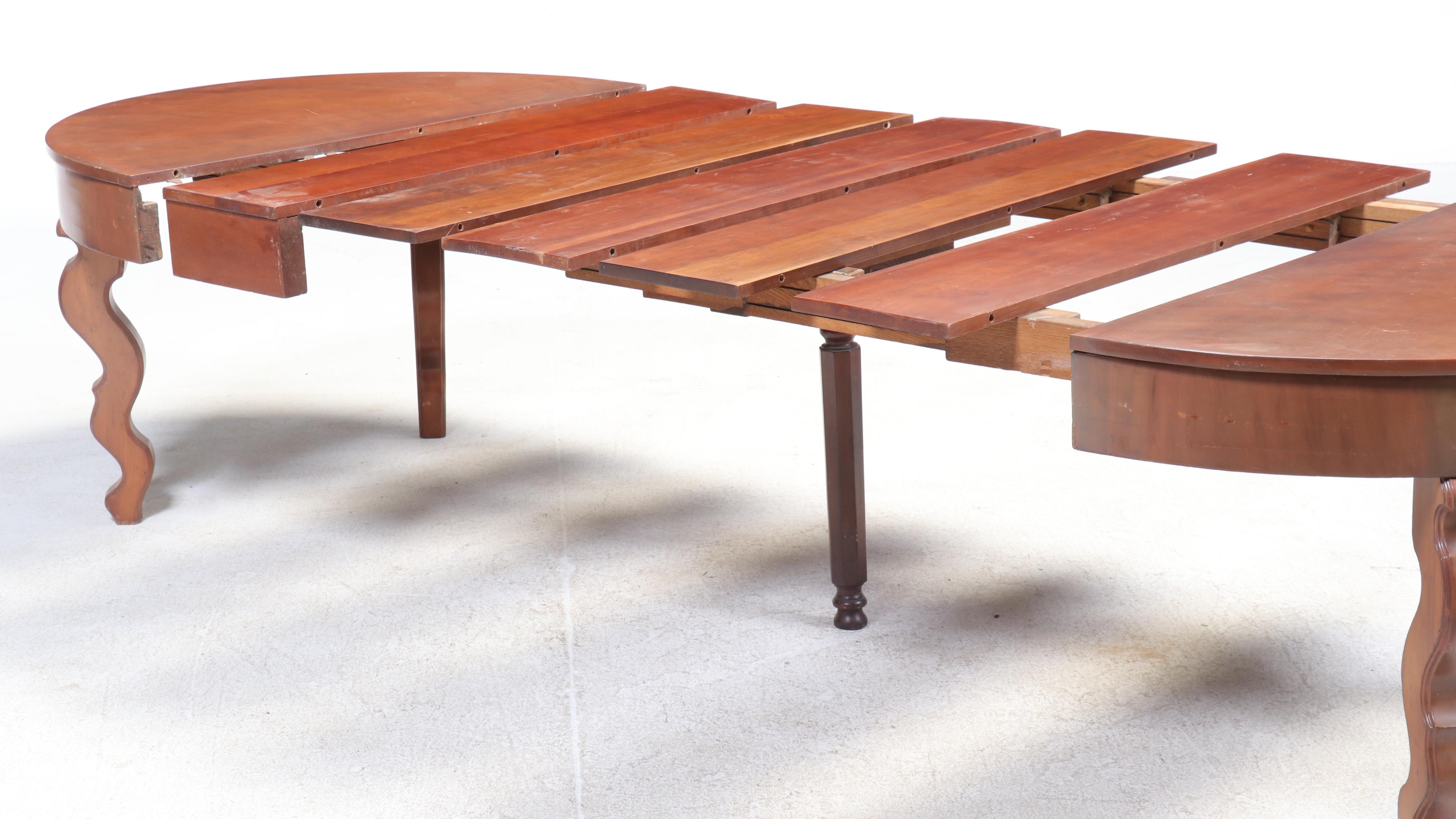 Victorian Mahogany Finish Round Extending Dining Table, Late 19th Century