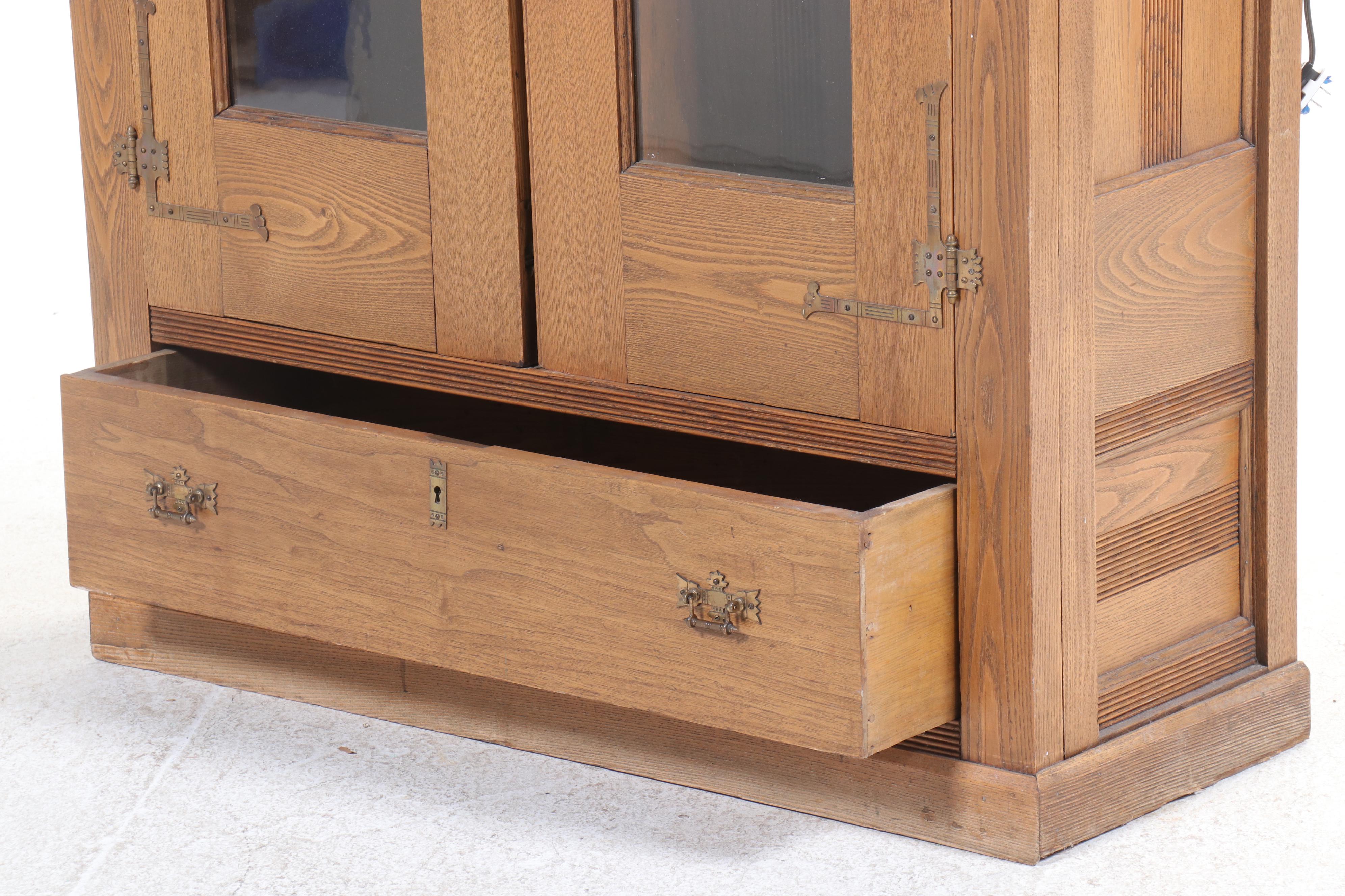 Eastlake Style Oak Illuminated Display Cabinet, 20th Century