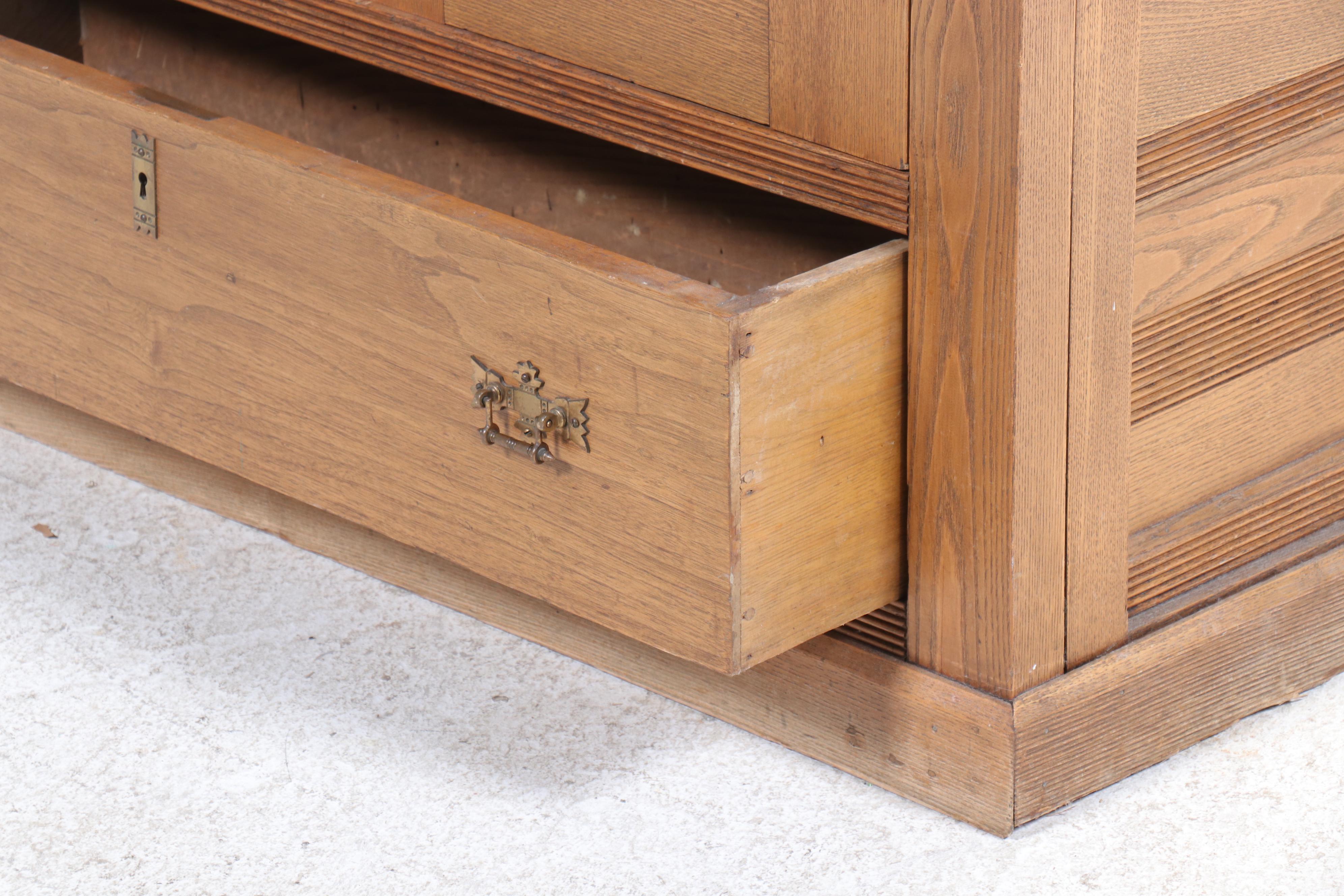 Eastlake Style Oak Illuminated Display Cabinet, 20th Century