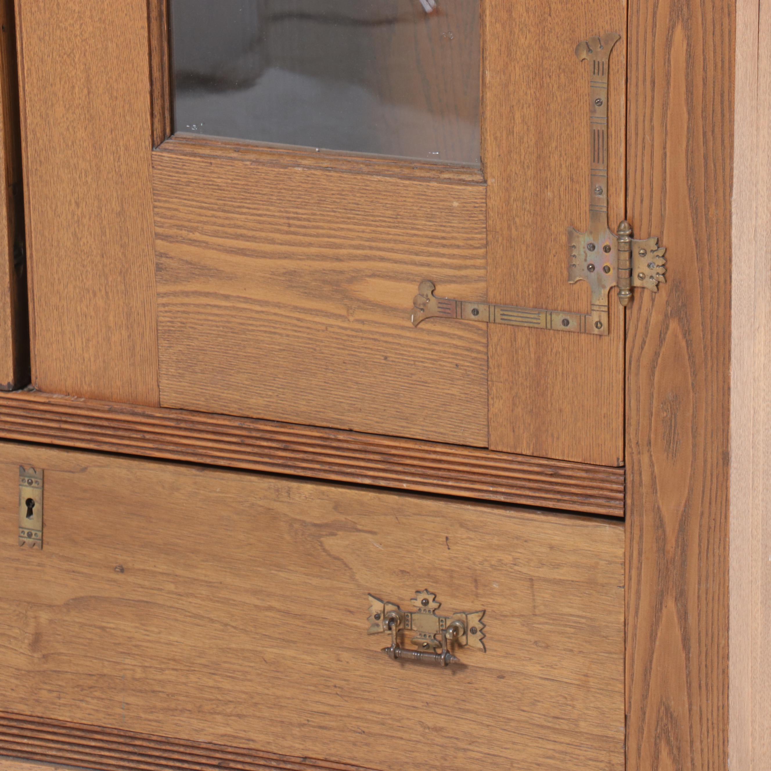 Eastlake Style Oak Illuminated Display Cabinet, 20th Century