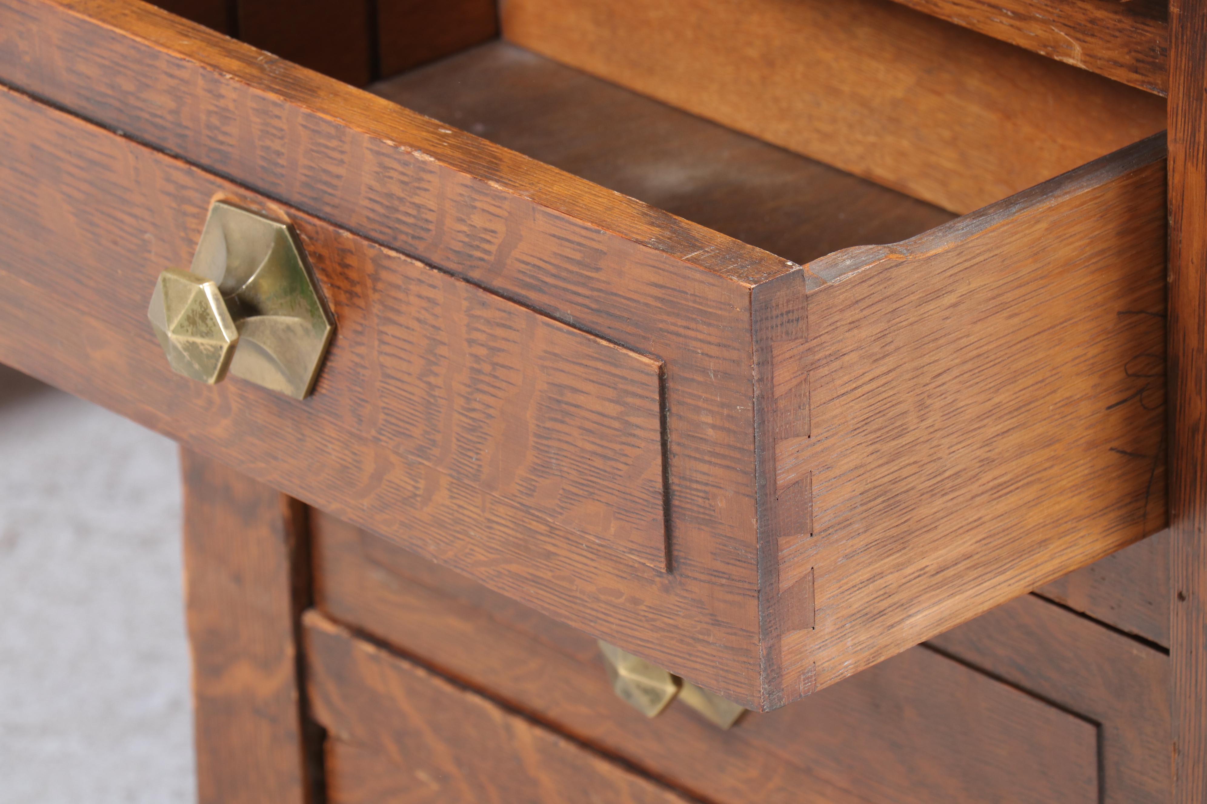 American Arts & Crafts Style Quartersawn Oak Desk, Early 20th Century