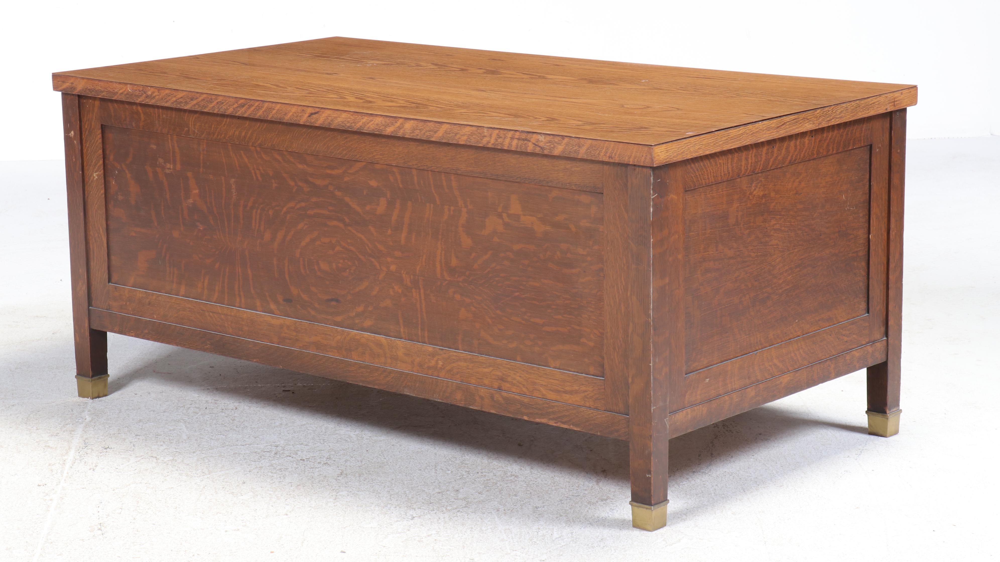 American Arts & Crafts Style Quartersawn Oak Desk, Early 20th Century