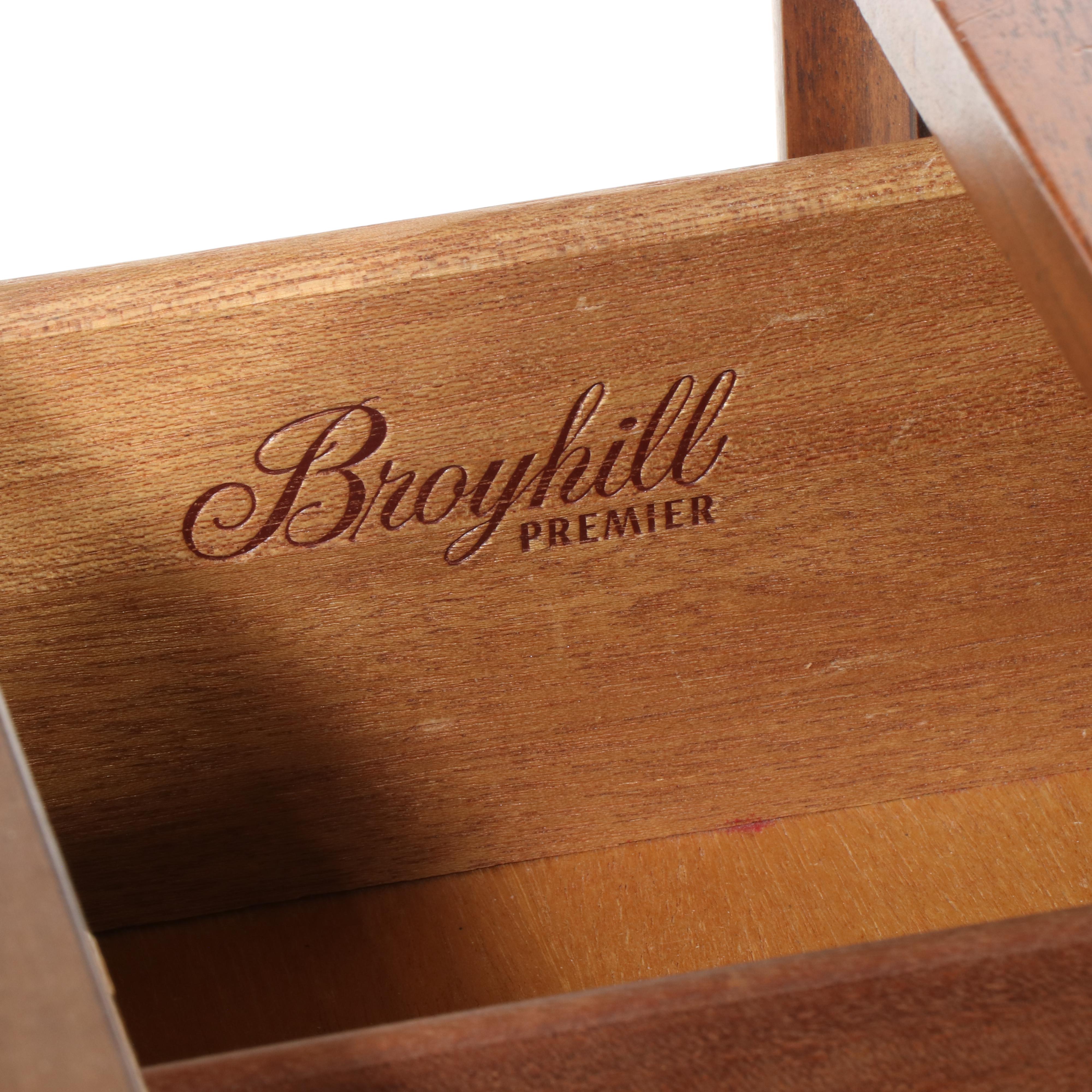 Broyhill Premier Mid Century Modern "Brasilia" Walnut Dresser, Mid-20th Century