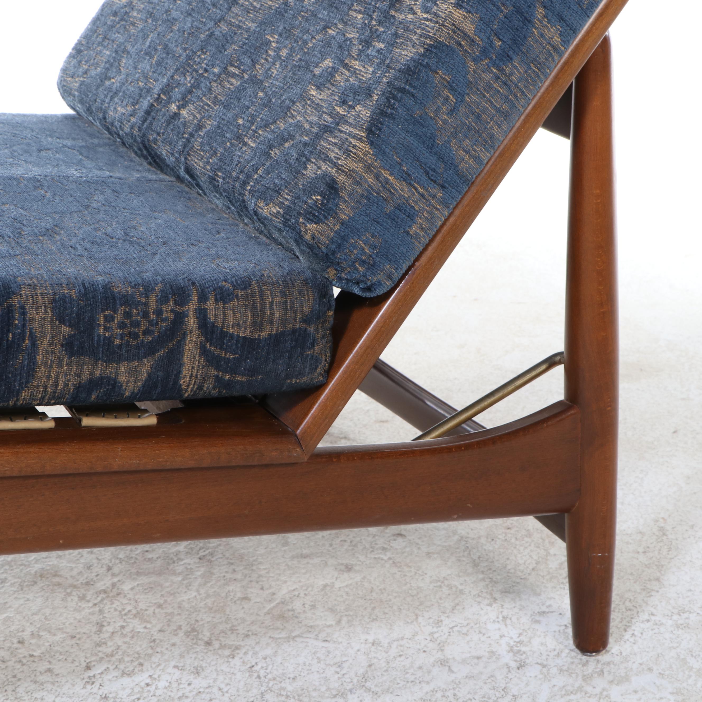 Selig Danish Modern Beech Chaise Lounge, Mid-20th Century