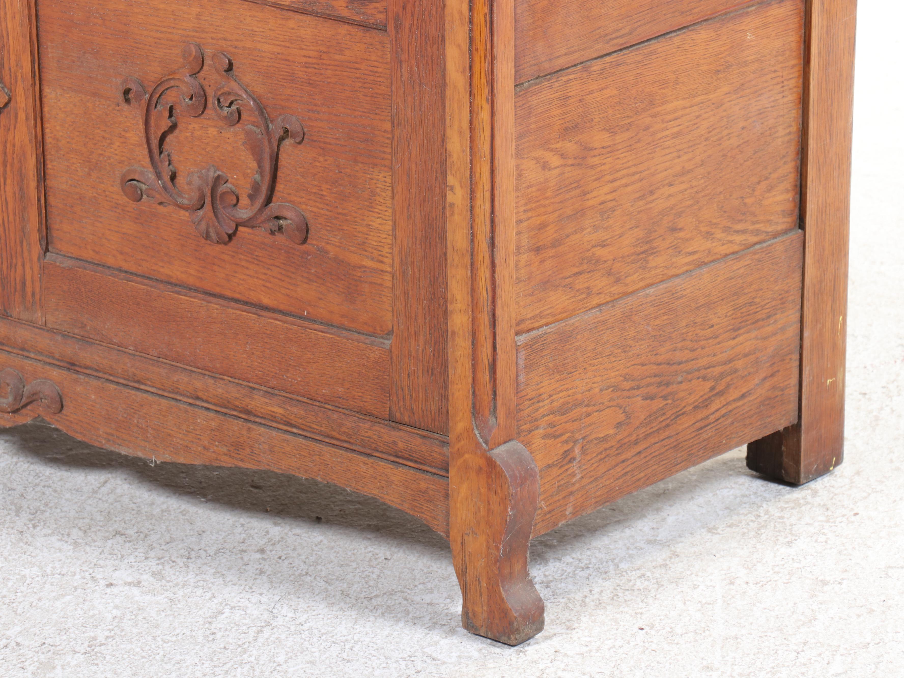 Late Victorian Carved and Quartersawn Oak Mirror-Back Buffet, Circa 1900