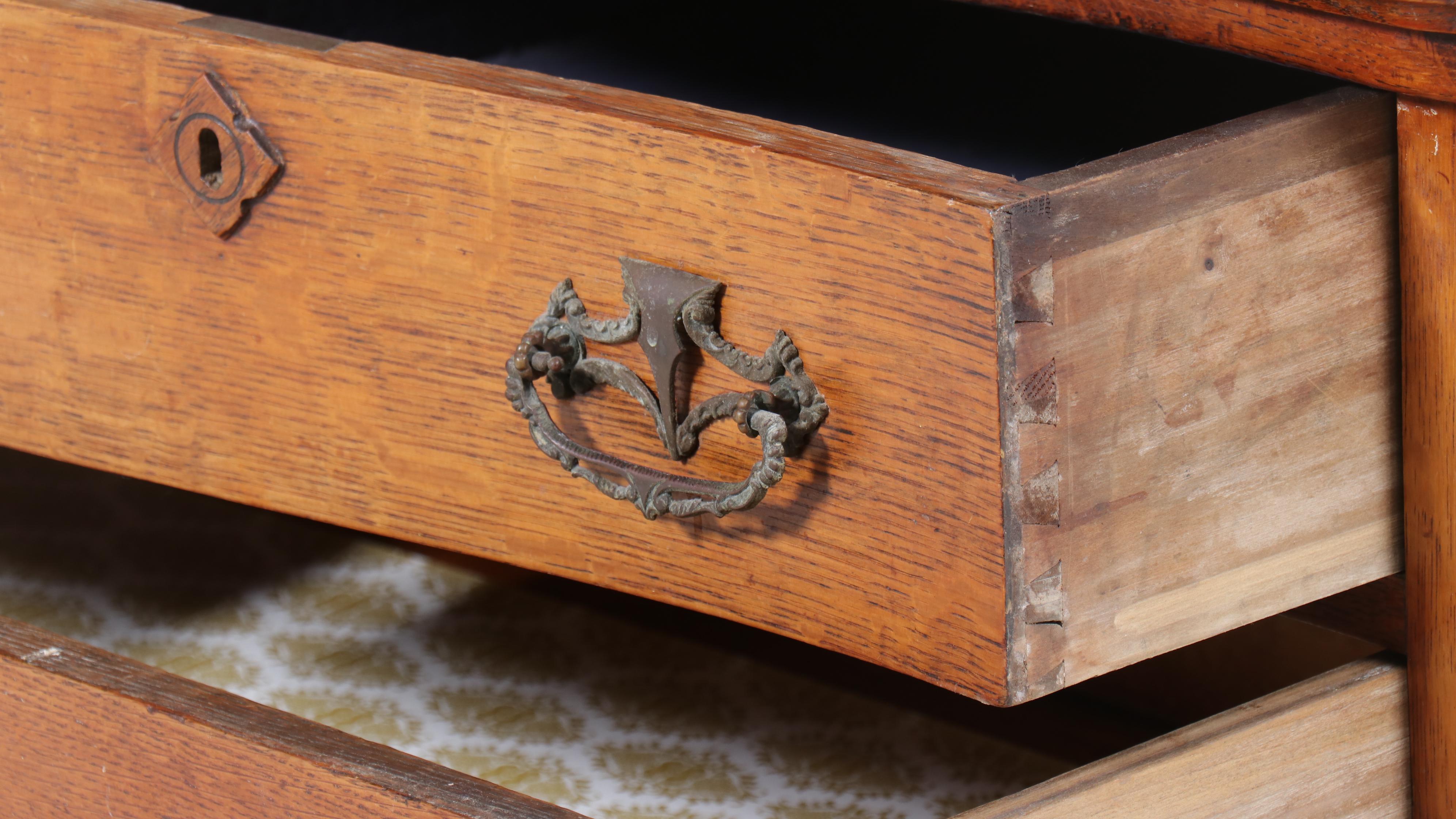Late Victorian Carved and Quartersawn Oak Mirror-Back Buffet, Circa 1900