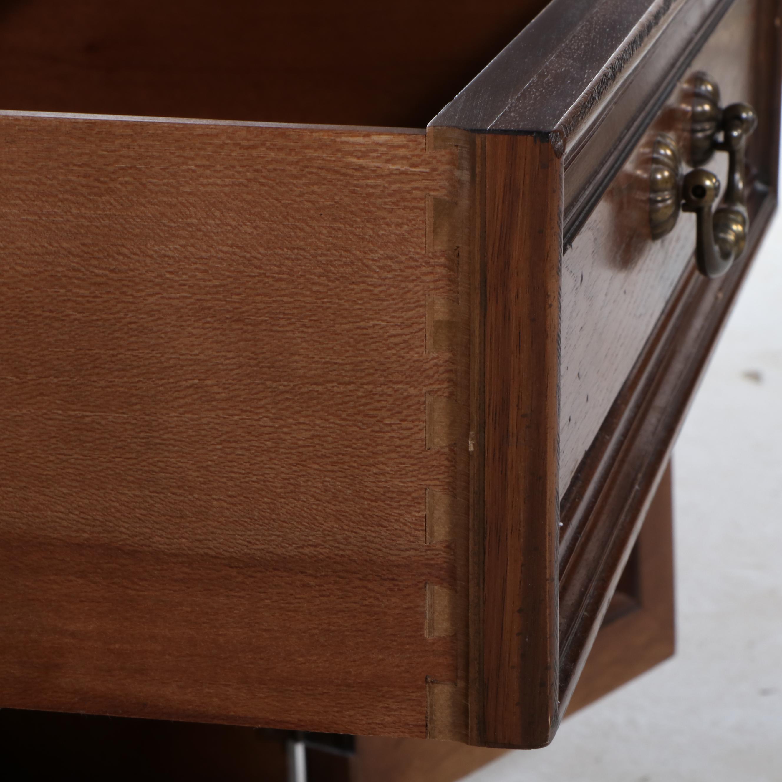 Pair of Henredon Oak Dressing Tables with Mirrors, Late 20th Century