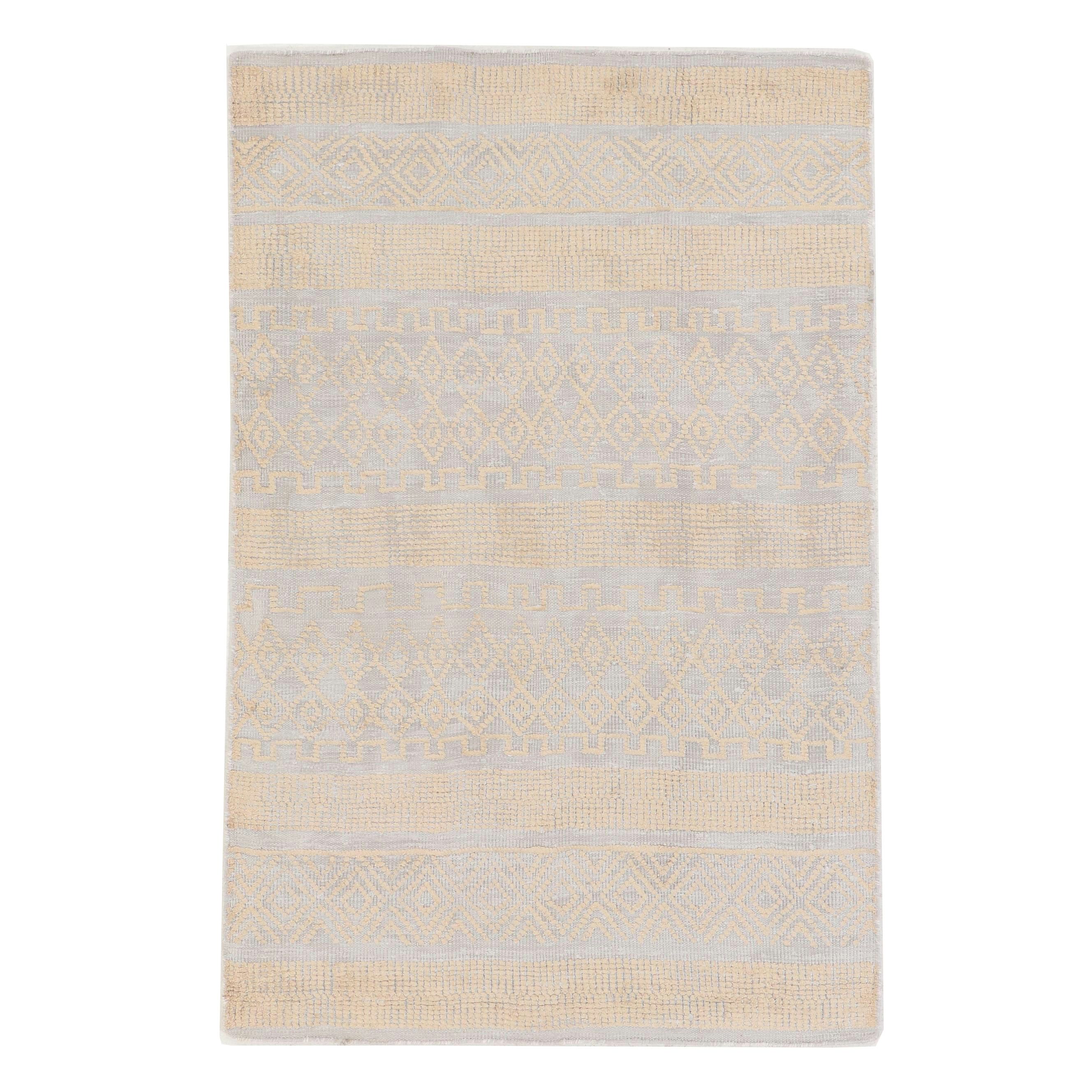 5' x 7'7 Handwoven High-Low Pile Bamboo Silk Area Rug
