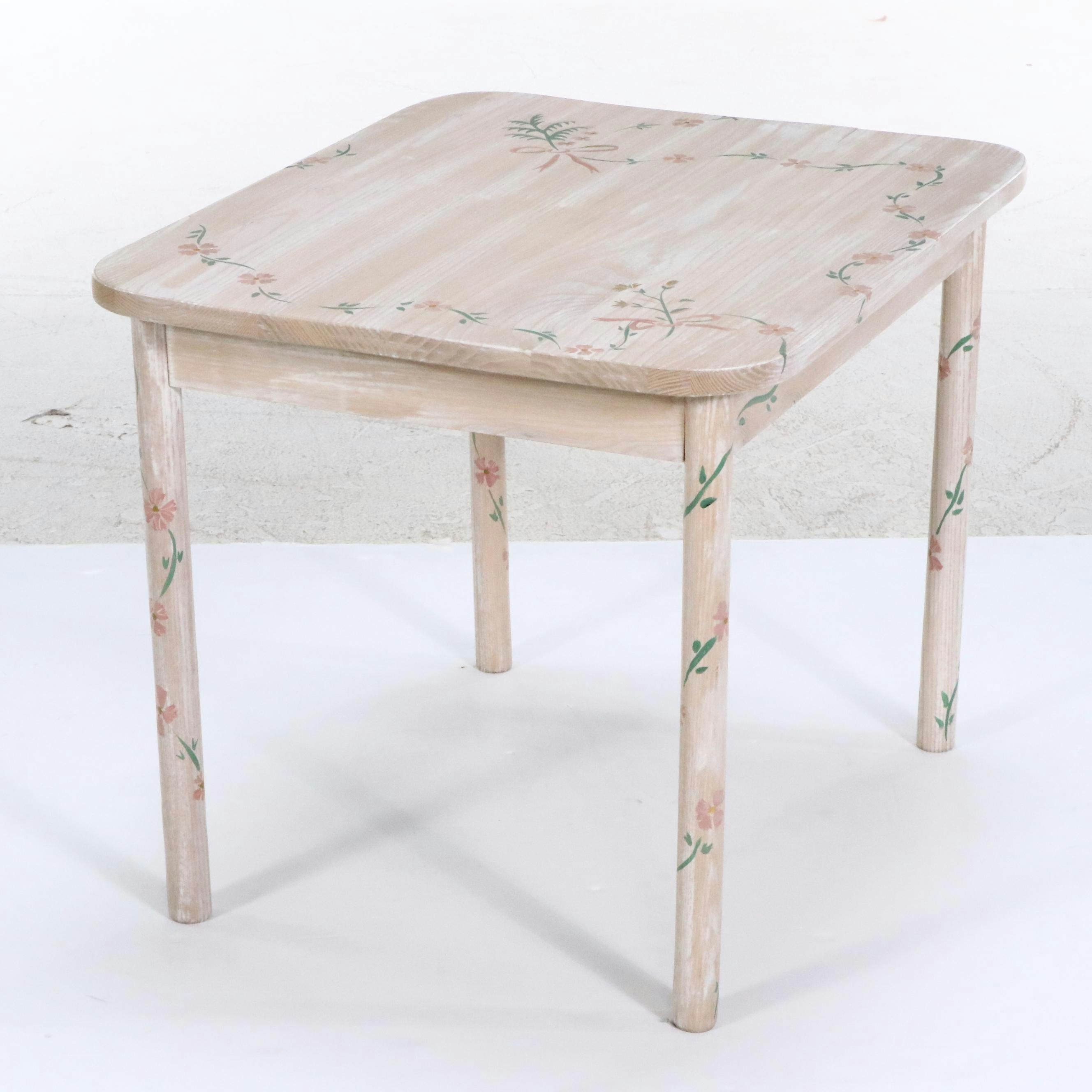 Union City Chair Child Size Paint-Decorated Wood Three-Piece Dining Set