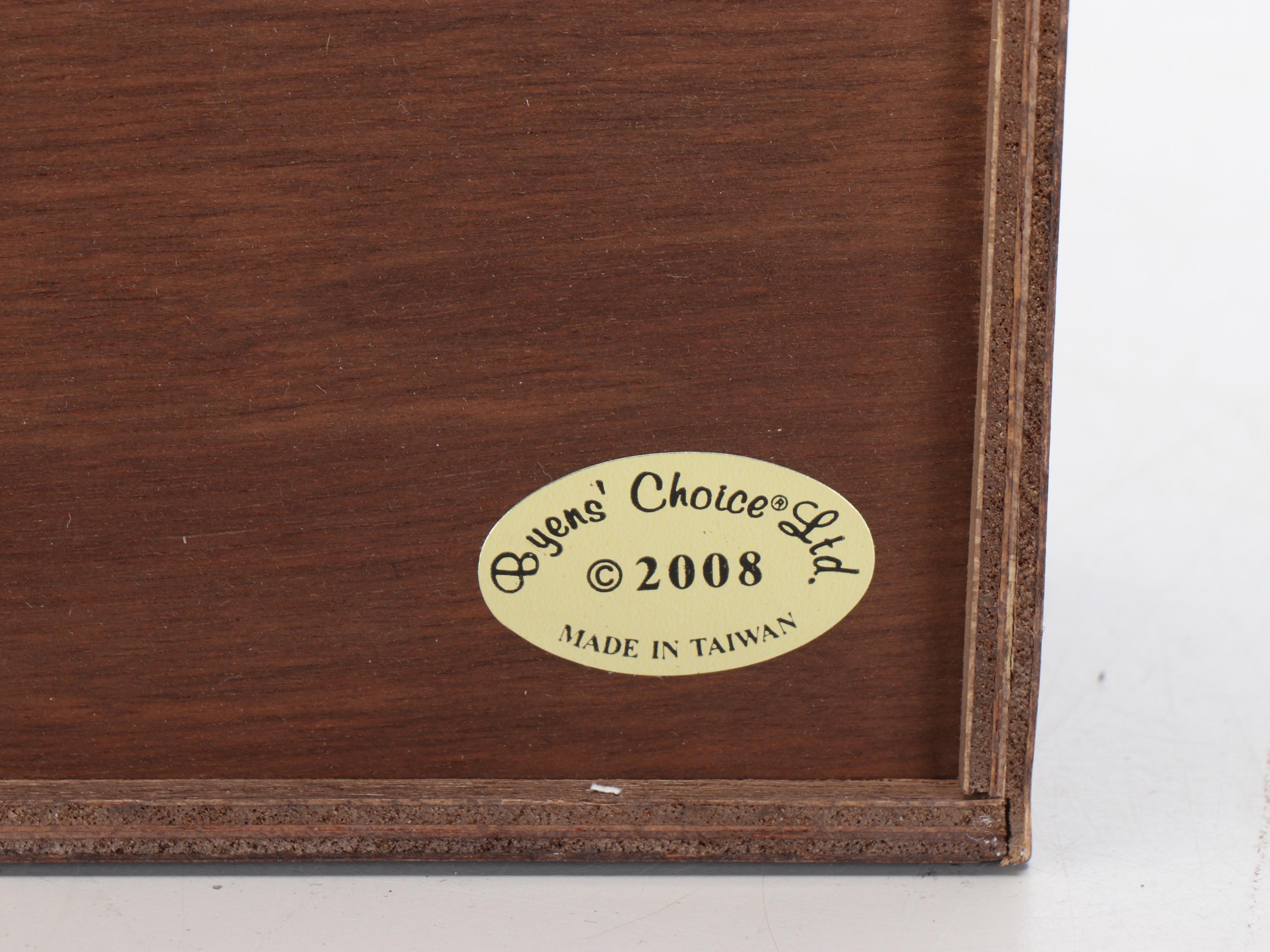 Byers' Choice  Wooden Mount Vernon Advent Calendar