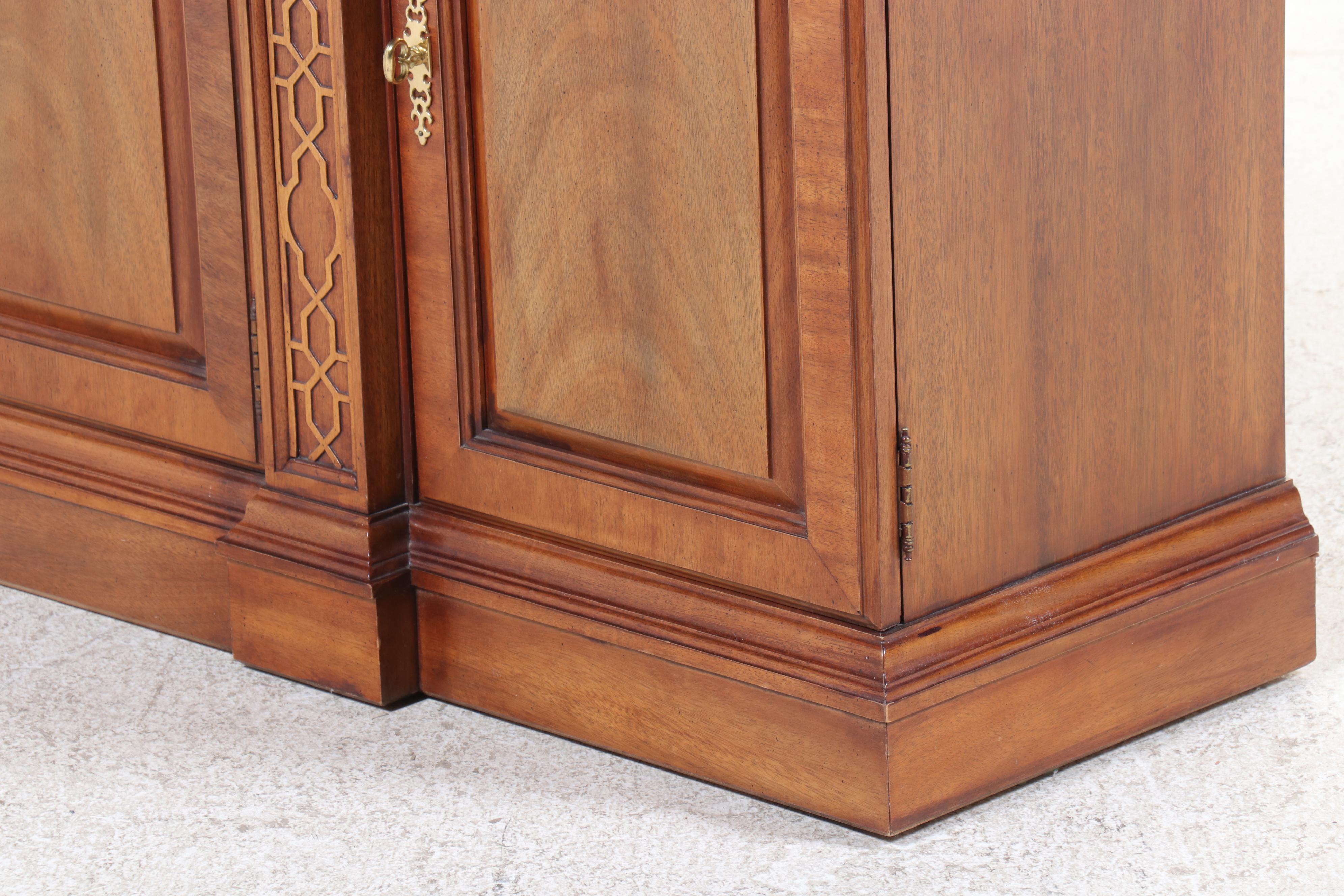 Thomasville Federal Style Mahogany Breakfront China Cabinet