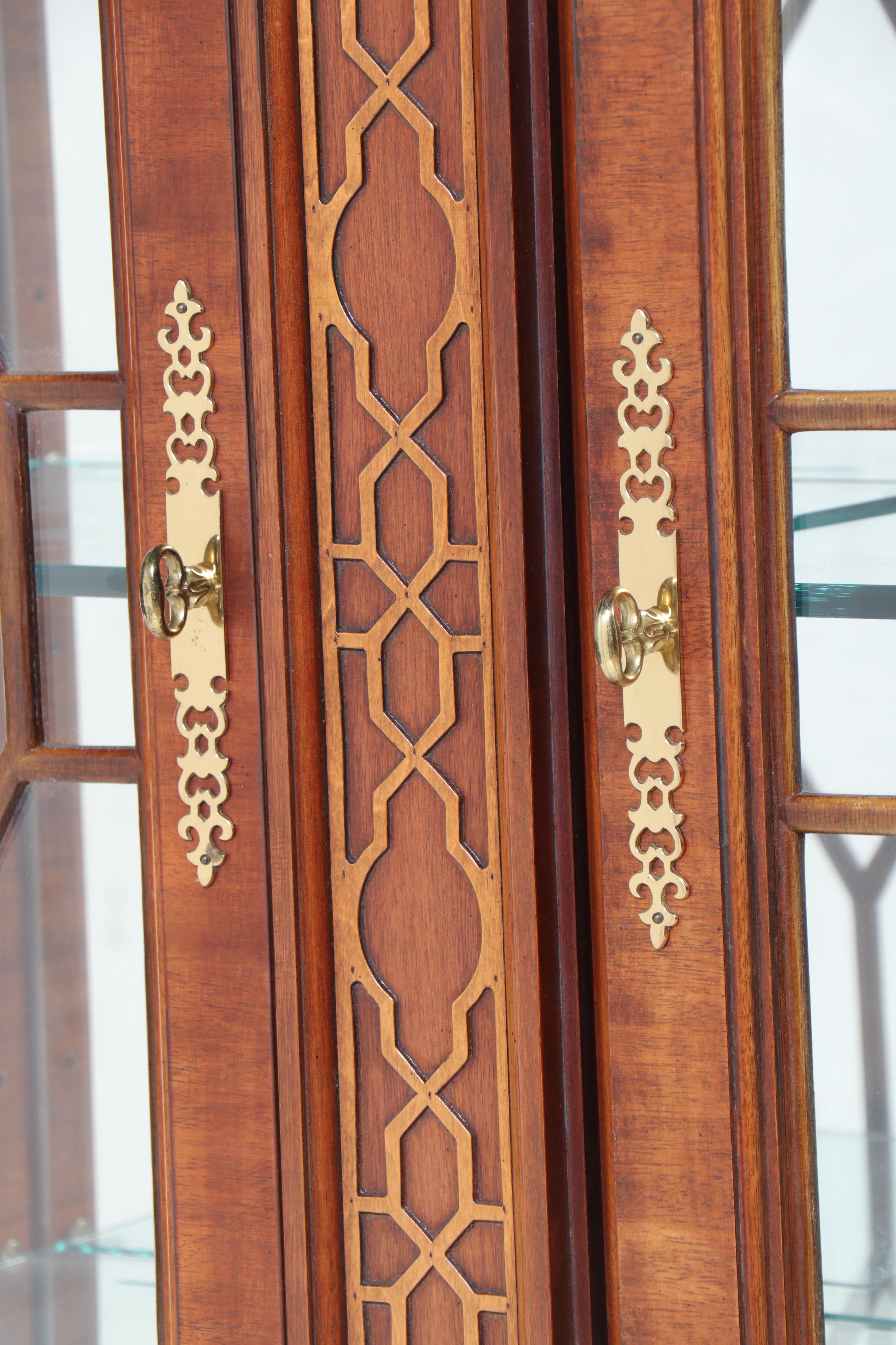 Thomasville Federal Style Mahogany Breakfront China Cabinet