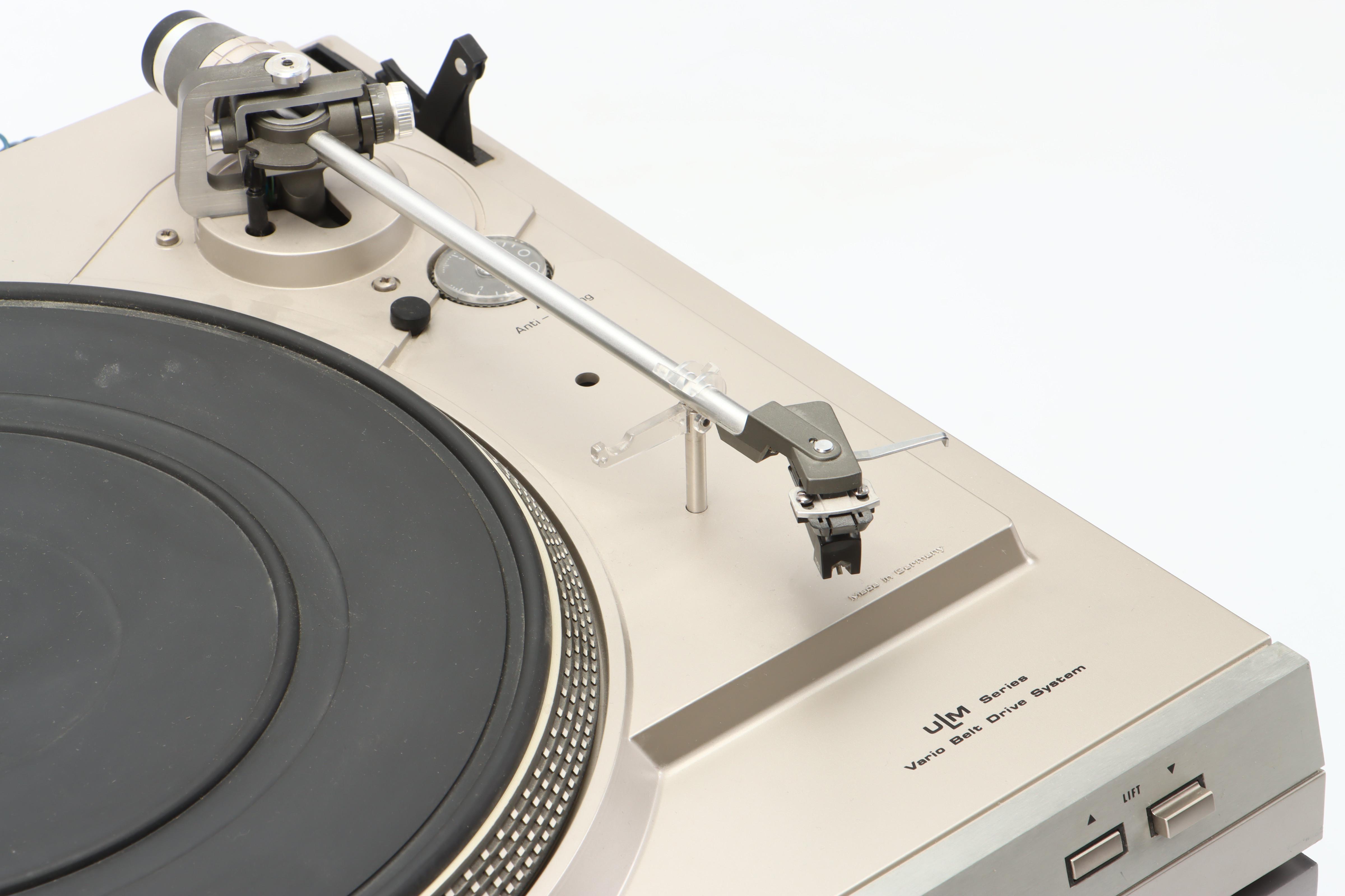 Dual CS 508 Turntable with Yamaha KX-330 Cassette Deck, Late 20th Century