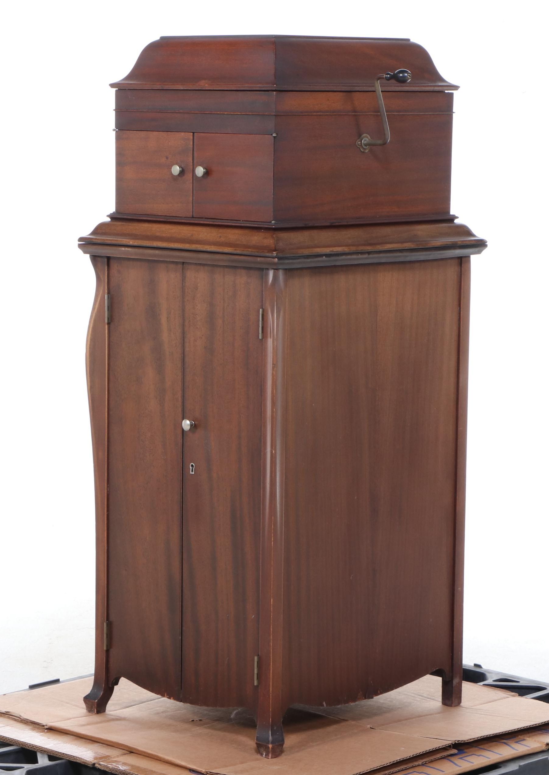 Victrola-Victor VV-IX "The Ninth" Mahogany Standing Phonograph and Cabinet, 1915