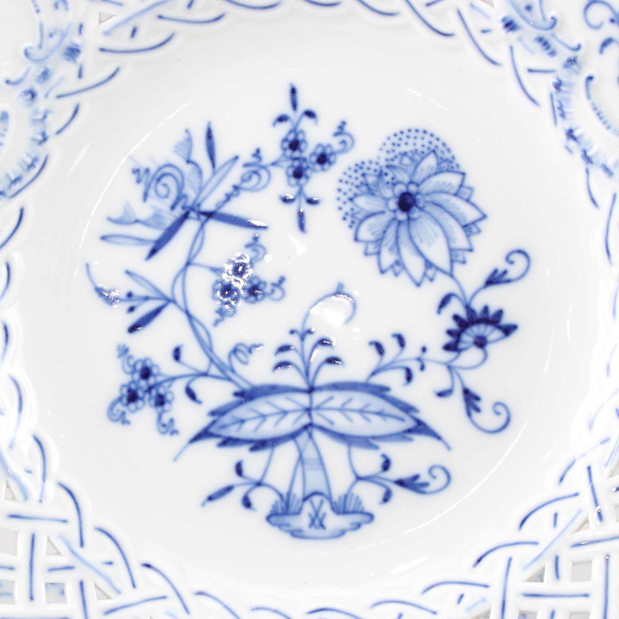 Meissen "Blue Onion" Gilded Reticulated Plates & Matching Deep Round Platter