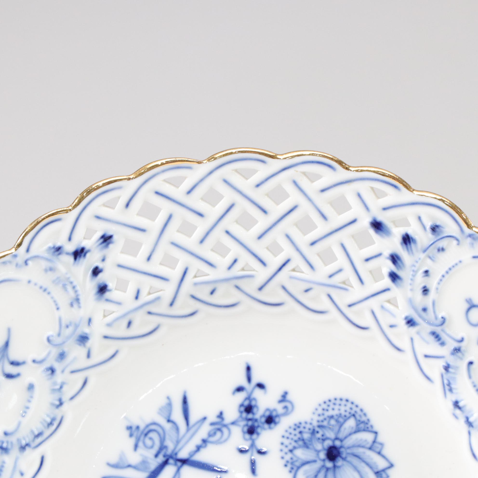 Meissen "Blue Onion" Gilded Reticulated Plates & Matching Deep Round Platter