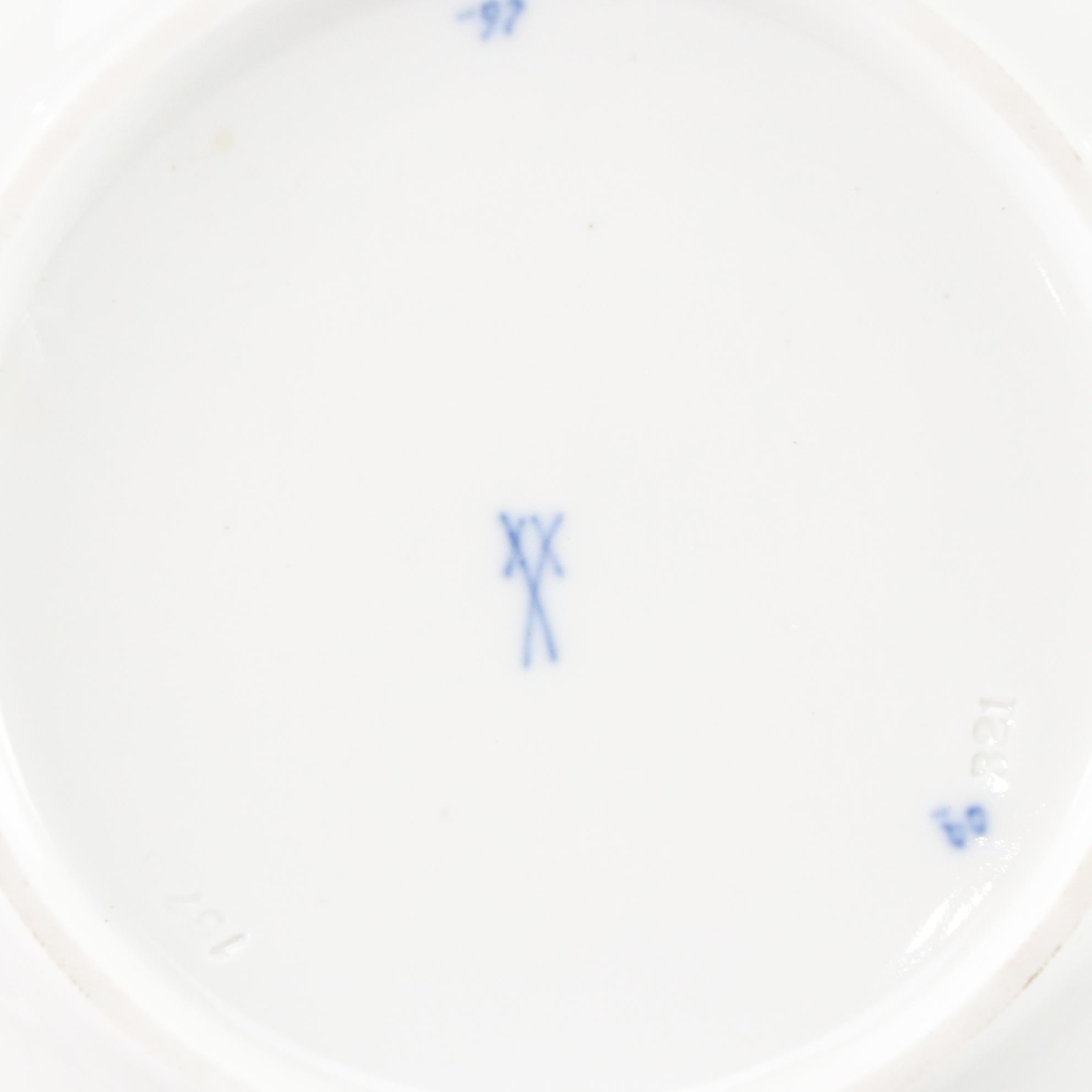 Meissen "Blue Onion" Gilded Reticulated Plates & Matching Deep Round Platter