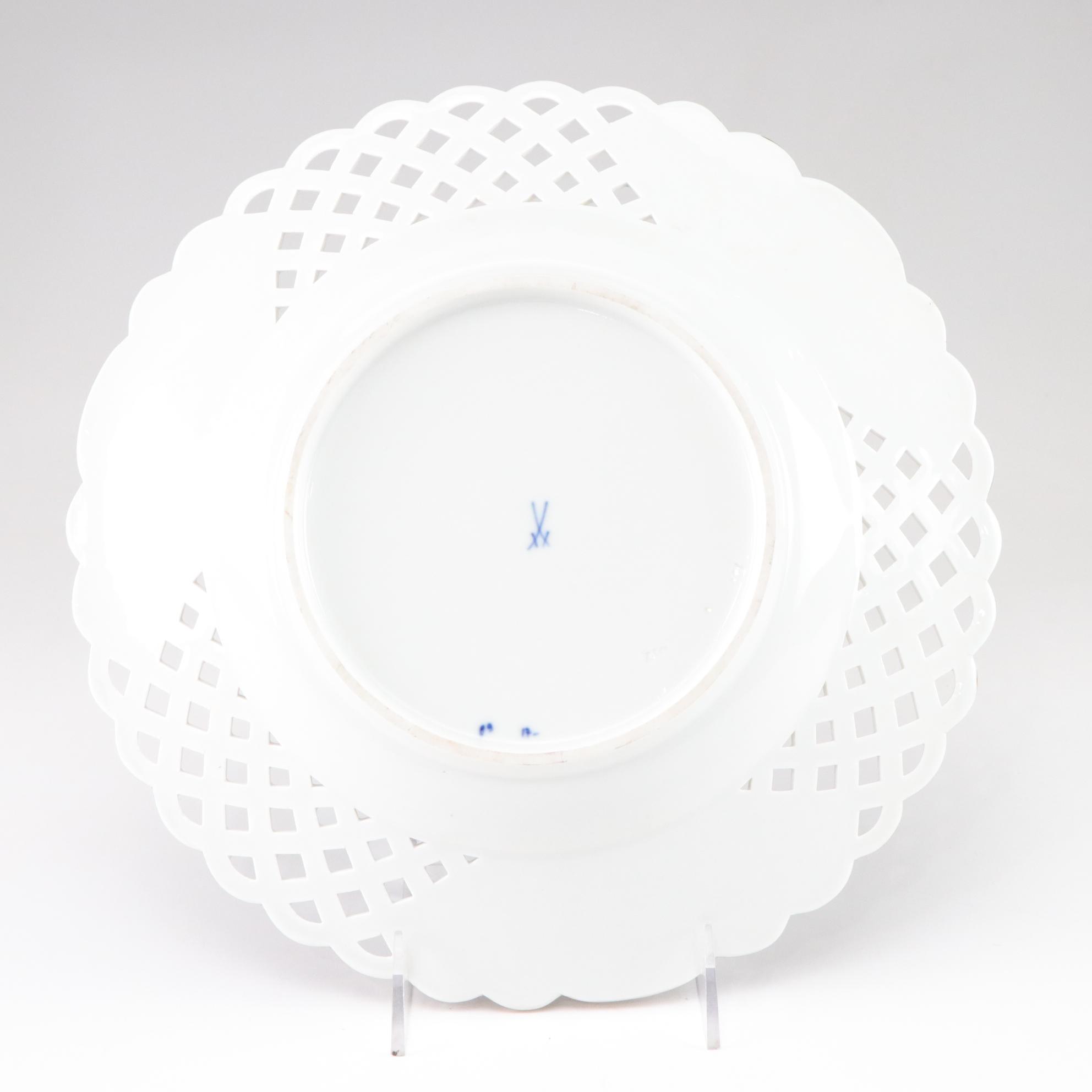 Meissen "Blue Onion" Gilded Reticulated Plates & Matching Deep Round Platter