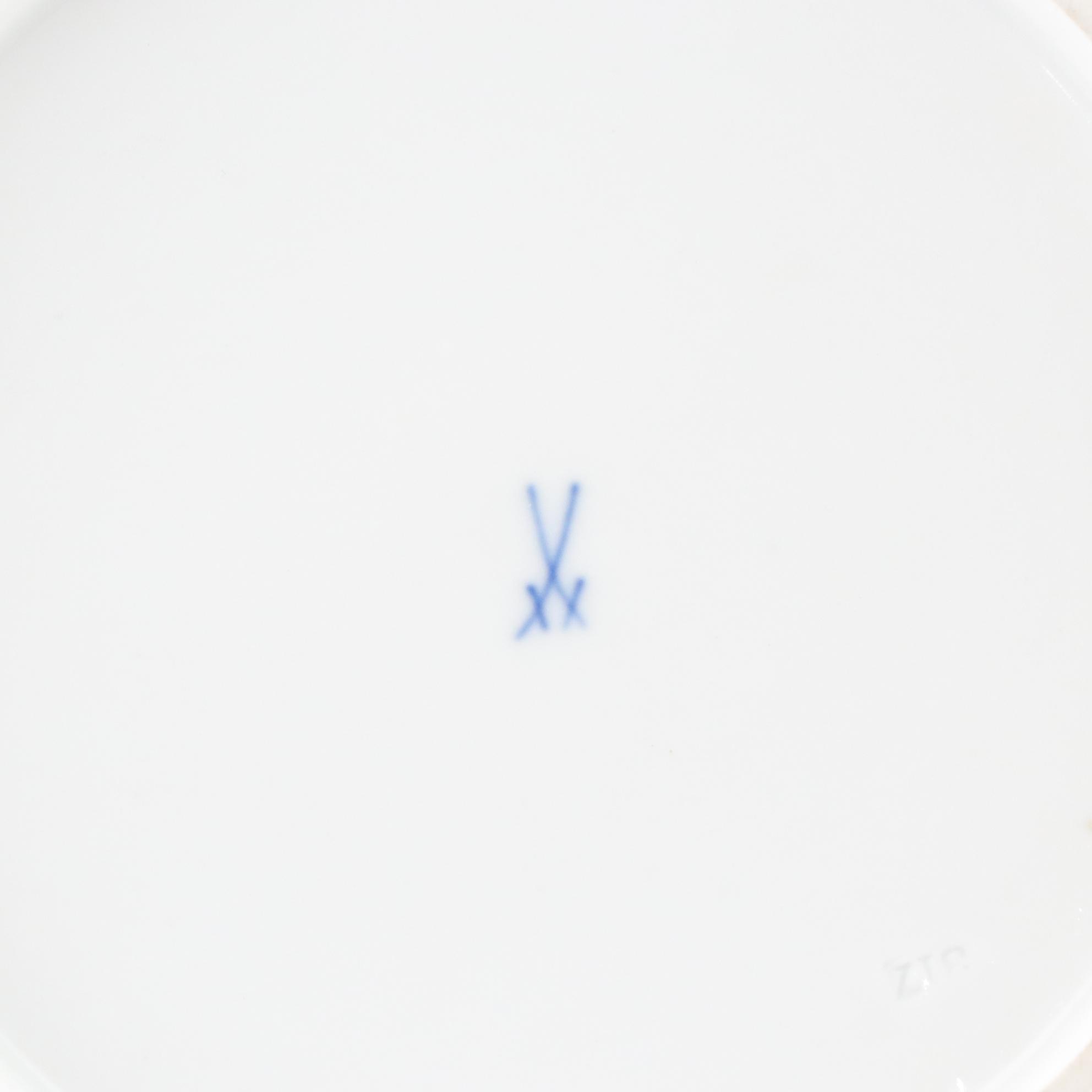 Meissen "Blue Onion" Gilded Reticulated Plates & Matching Deep Round Platter