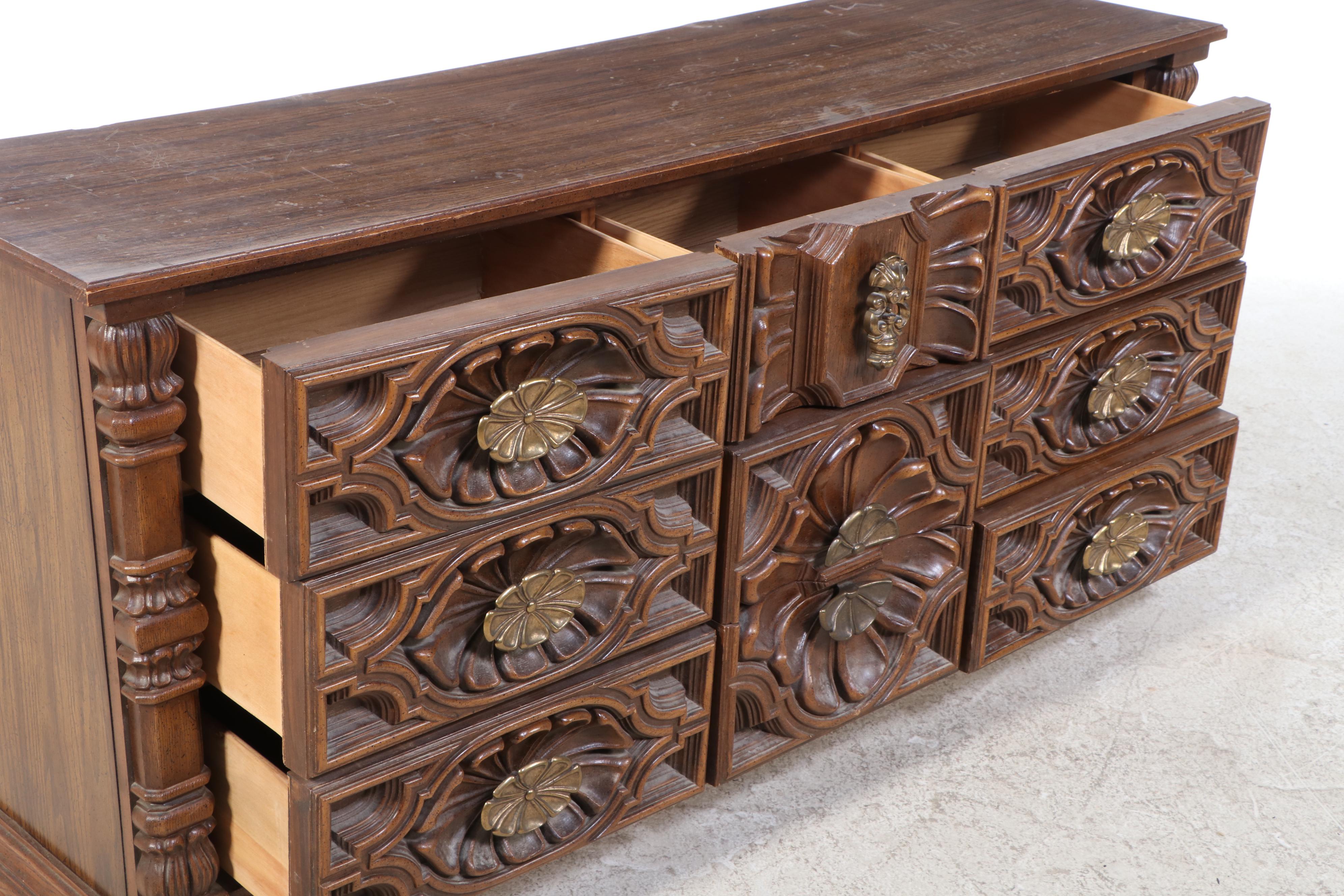 Spanish Baroque Style Carved Oak Dresser with Mirror, Mid to Late 20th Century