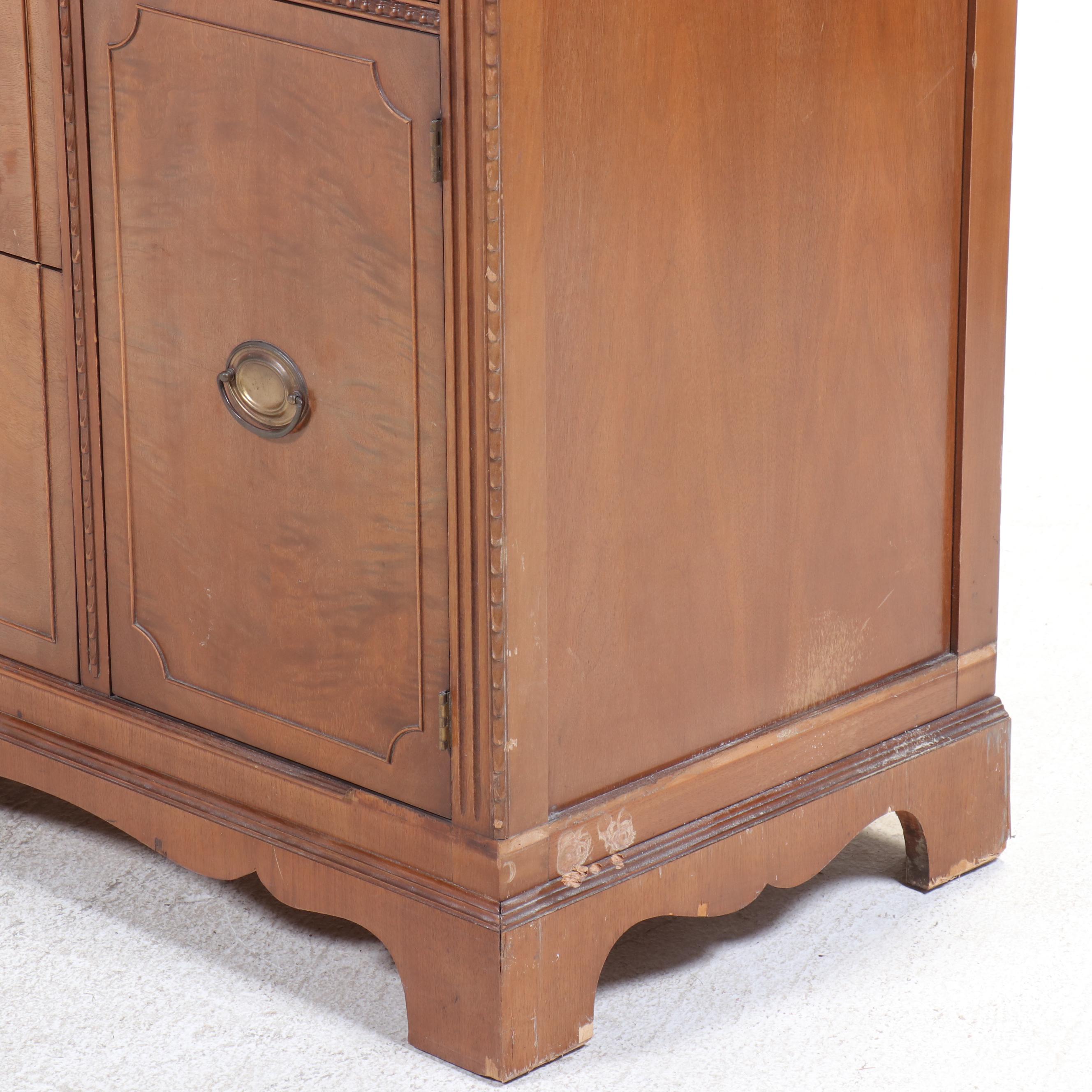 Thomasville Chair Co. Federal Style Walnut Sideboard, Early to Mid-20th Century