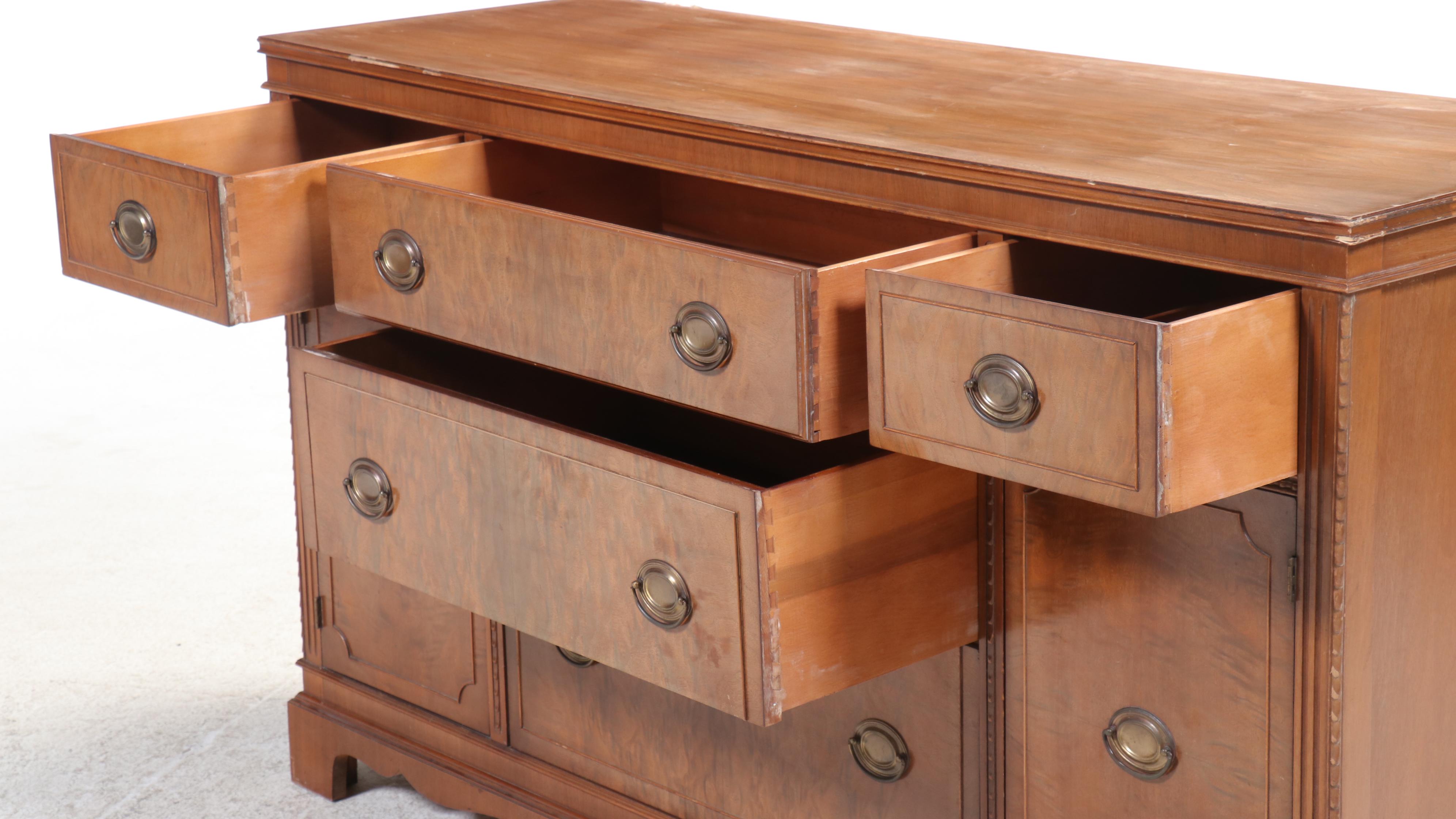 Thomasville Chair Co. Federal Style Walnut Sideboard, Early to Mid-20th Century