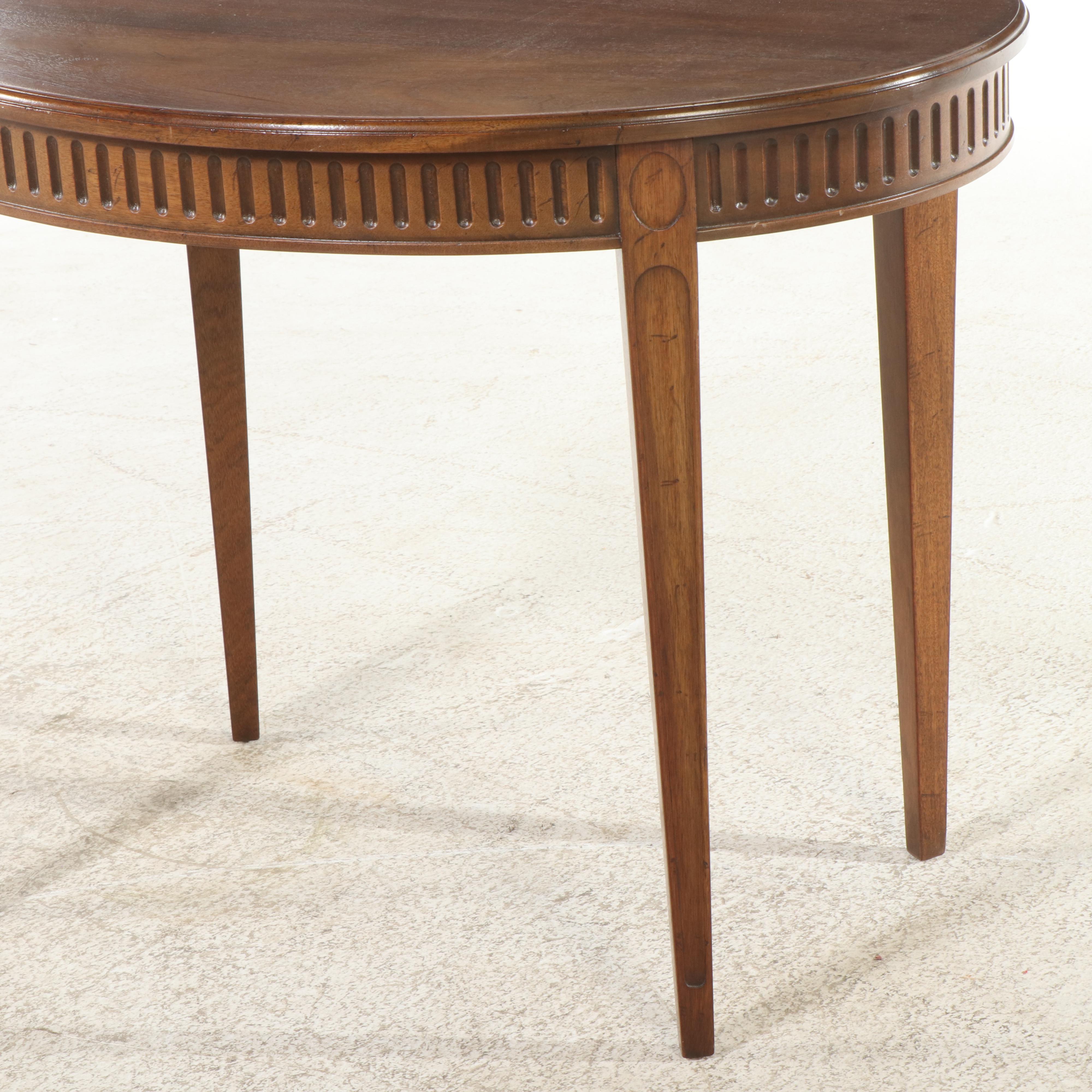 Kittinger "Old Dominion" Federal Style Walnut Side Table, Late 20th Century