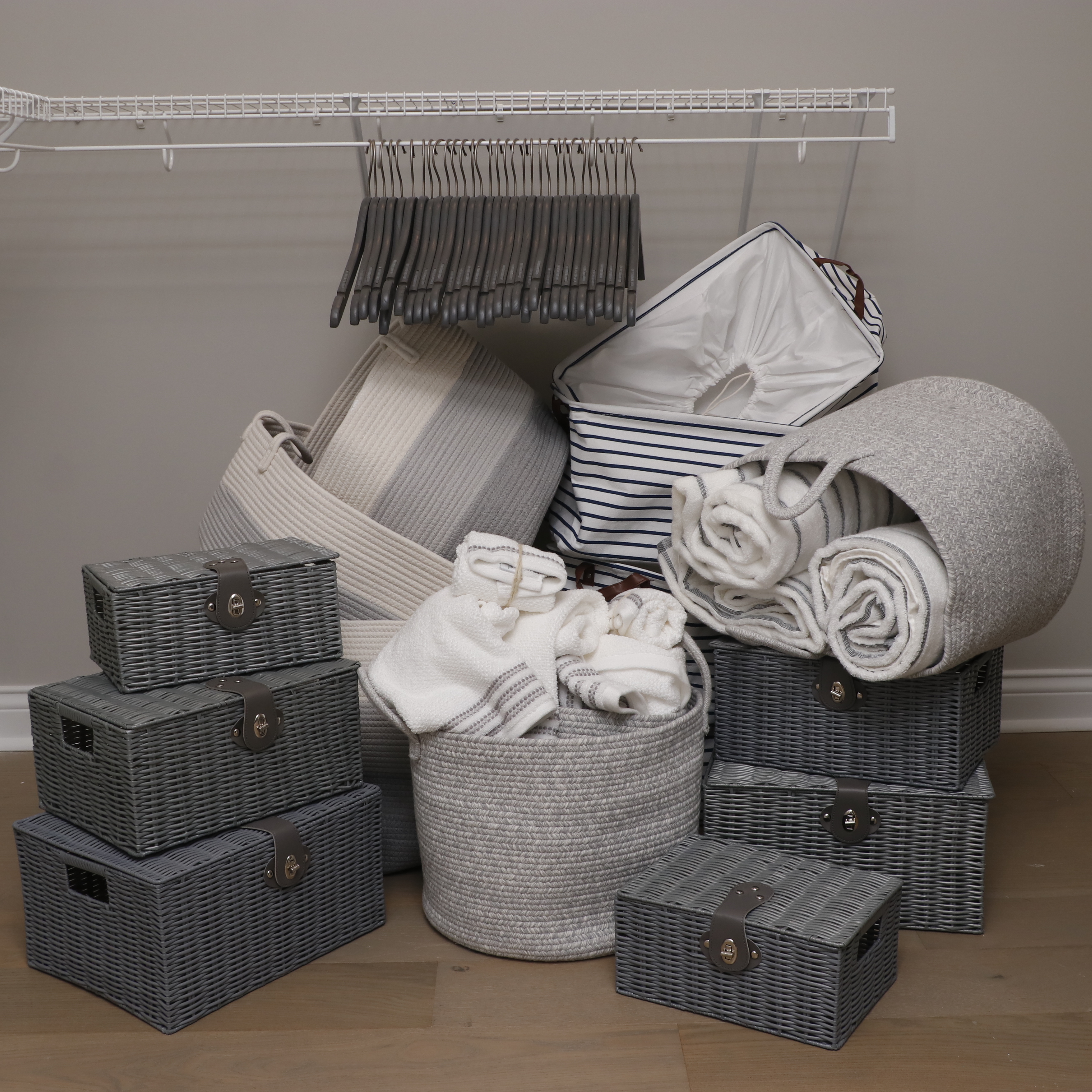 Woven Polyester Storage Boxes, Cotton Rope Storage Baskets, Hangers and Towels
