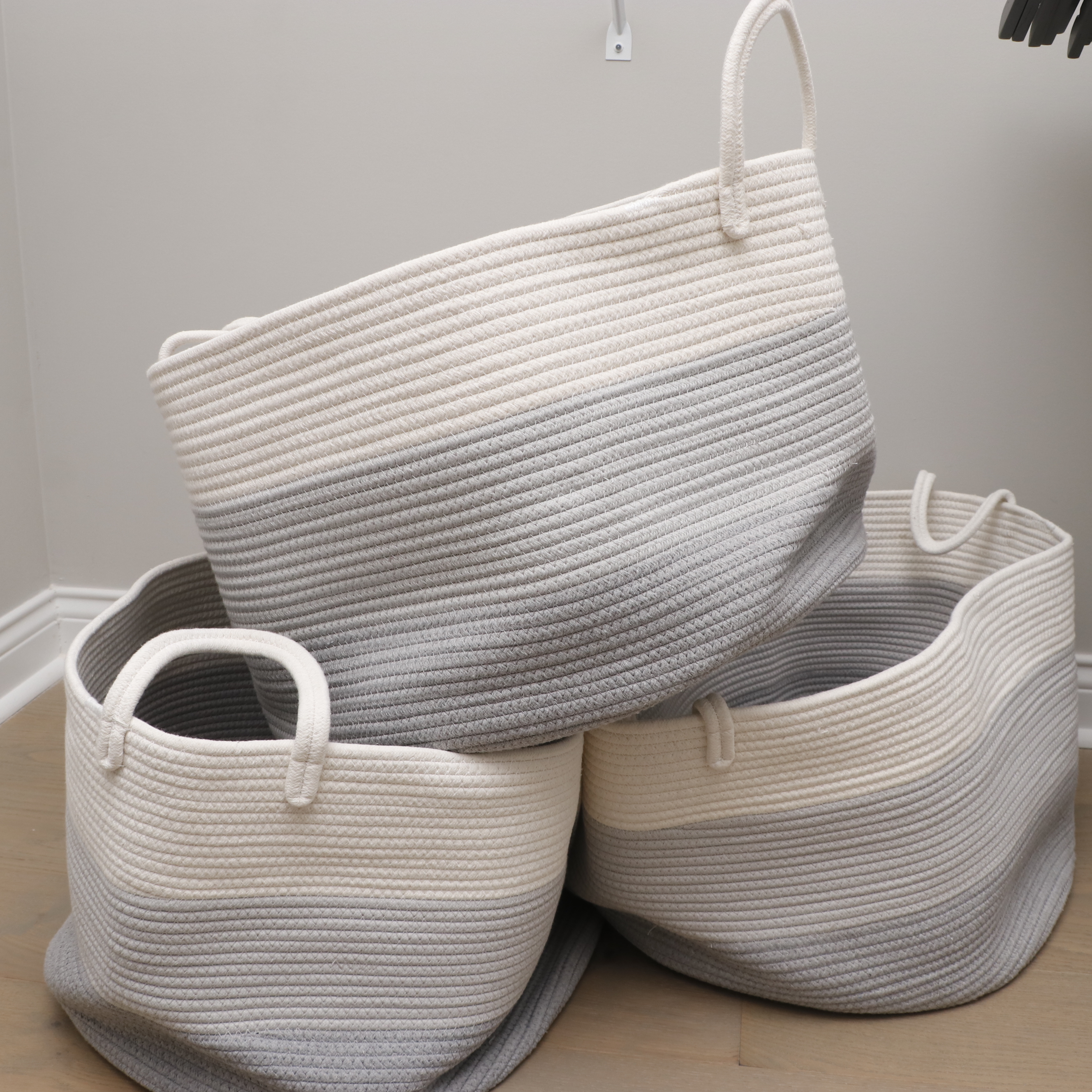 Woven Polyester Storage Boxes, Cotton Rope Storage Baskets, Hangers and Towels