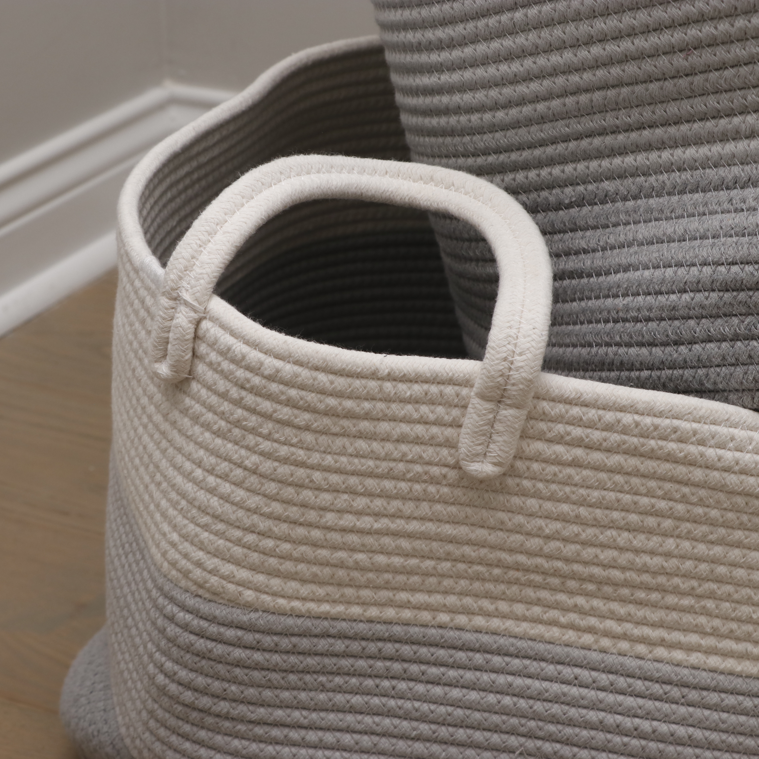 Woven Polyester Storage Boxes, Cotton Rope Storage Baskets, Hangers and Towels