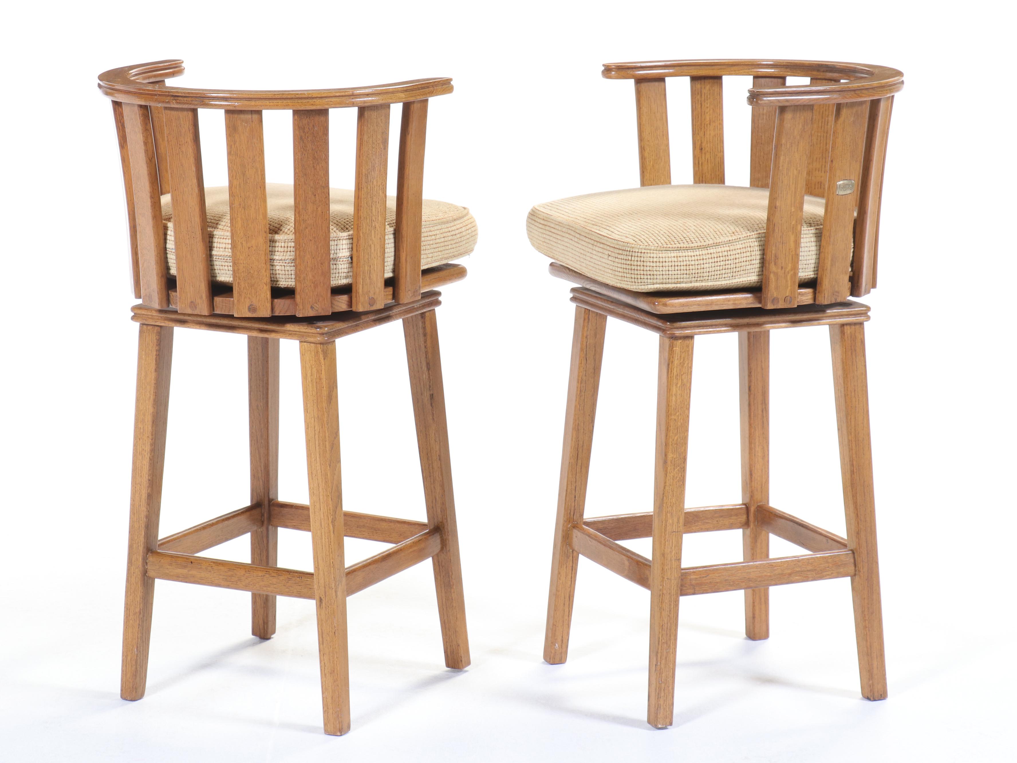 Four Stāv Oak Barrel-Back Swivel Bar Stools, Late 20th Century