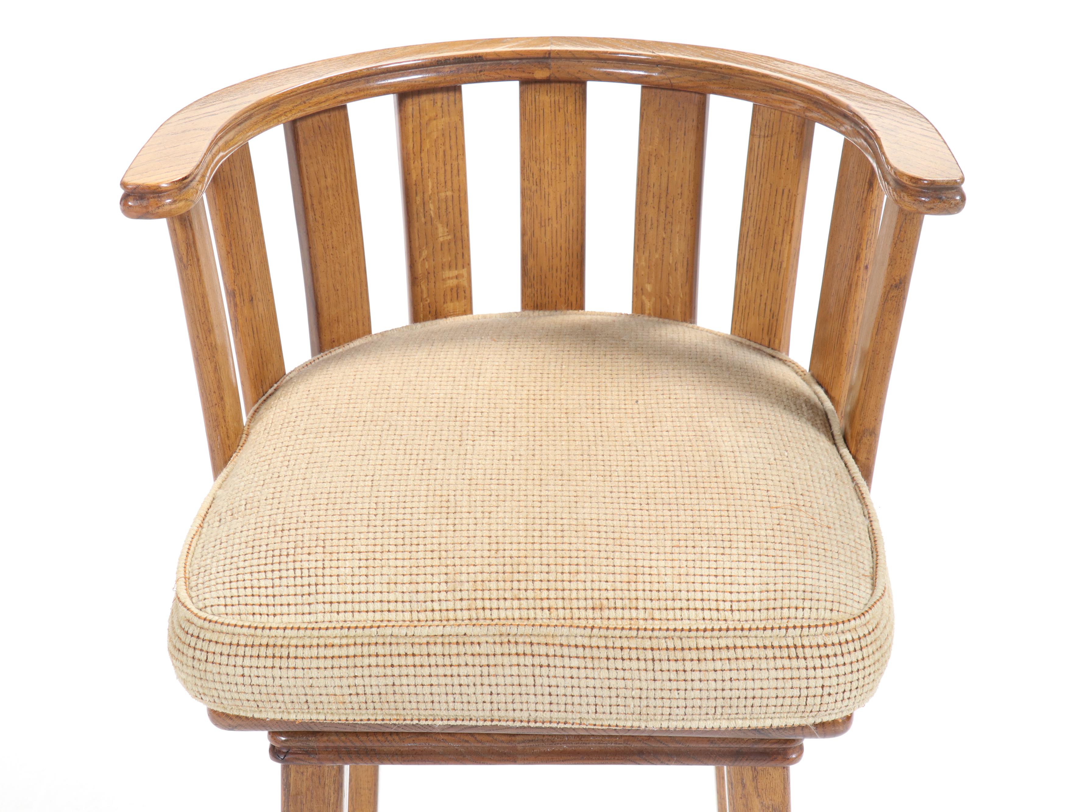 Four Stāv Oak Barrel-Back Swivel Bar Stools, Late 20th Century