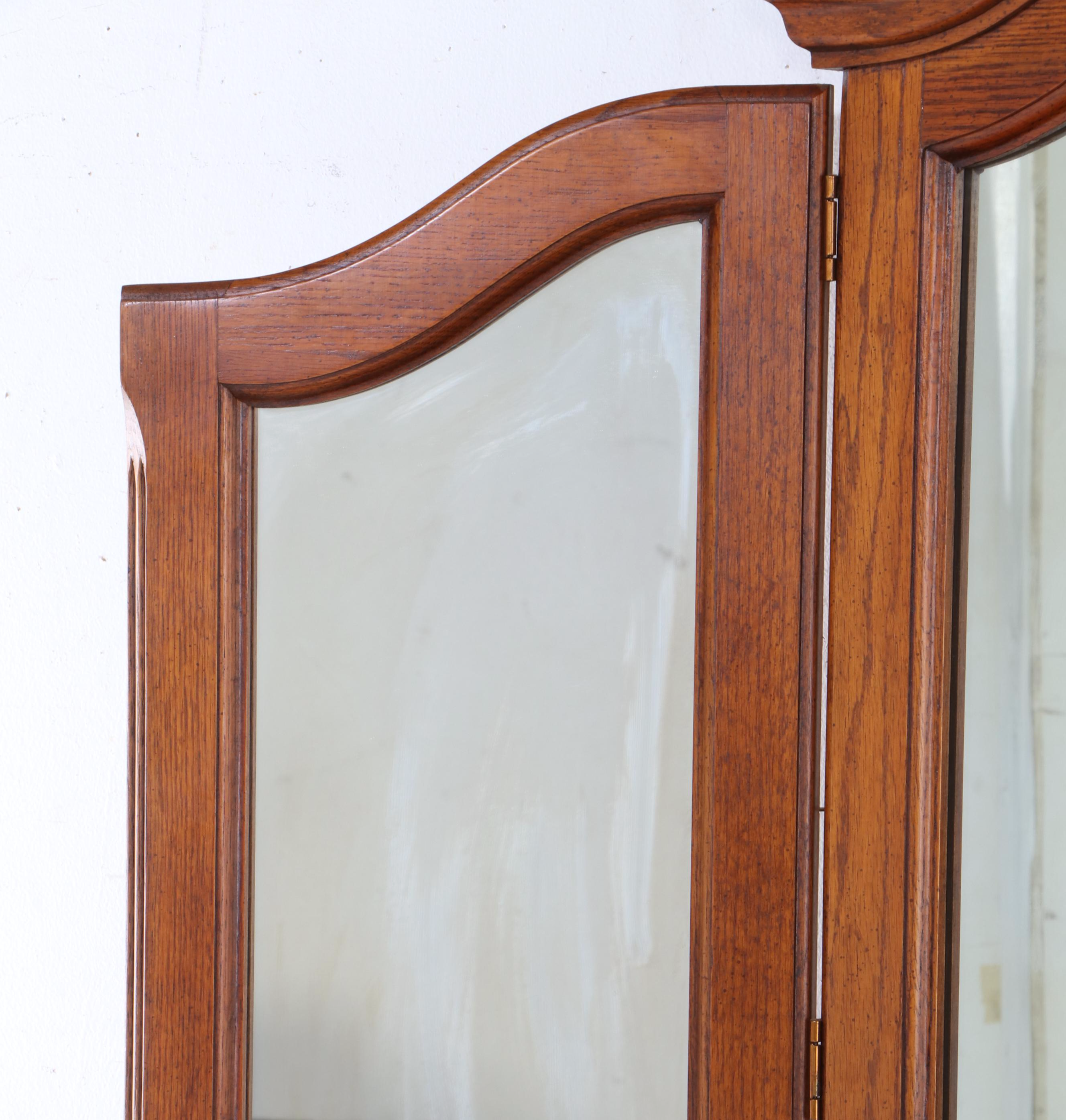 Broyhill "Premier Collections" Chippendale Style Oak-Veneered Ten-Drawer Dresser