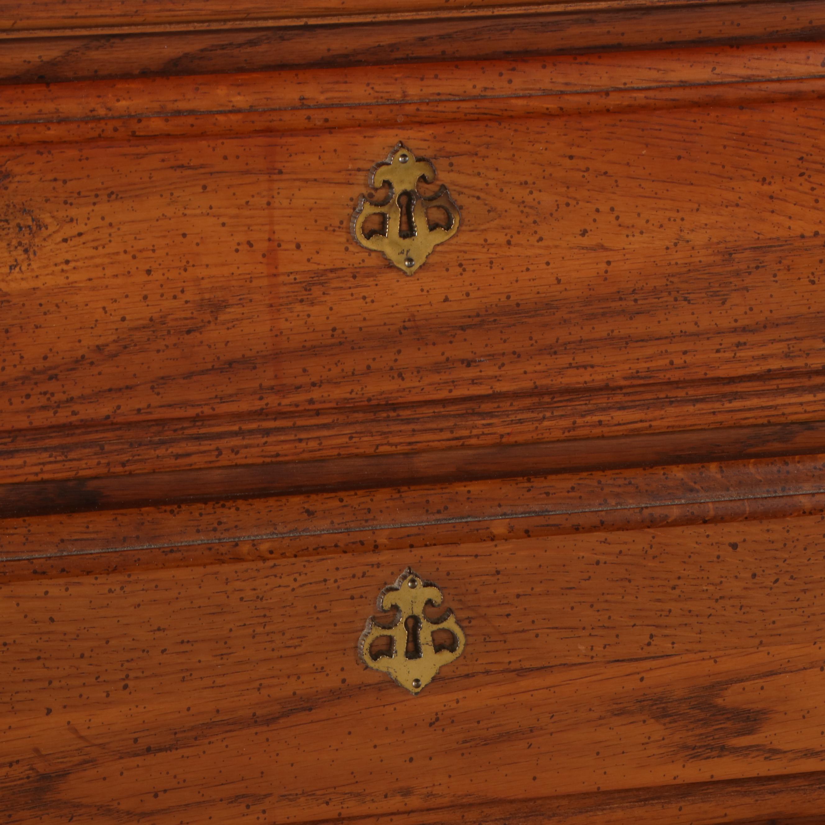 Broyhill "Premier Collections" Chippendale Style Oak-Veneered Ten-Drawer Dresser