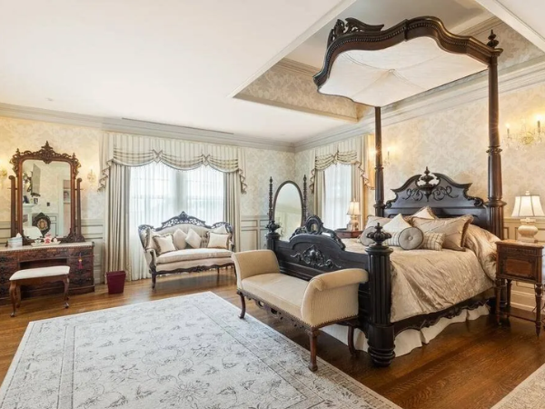 Prudent Mallard Victorian Rosewood Three-Quarter Tester Bed, Mid-19th Century