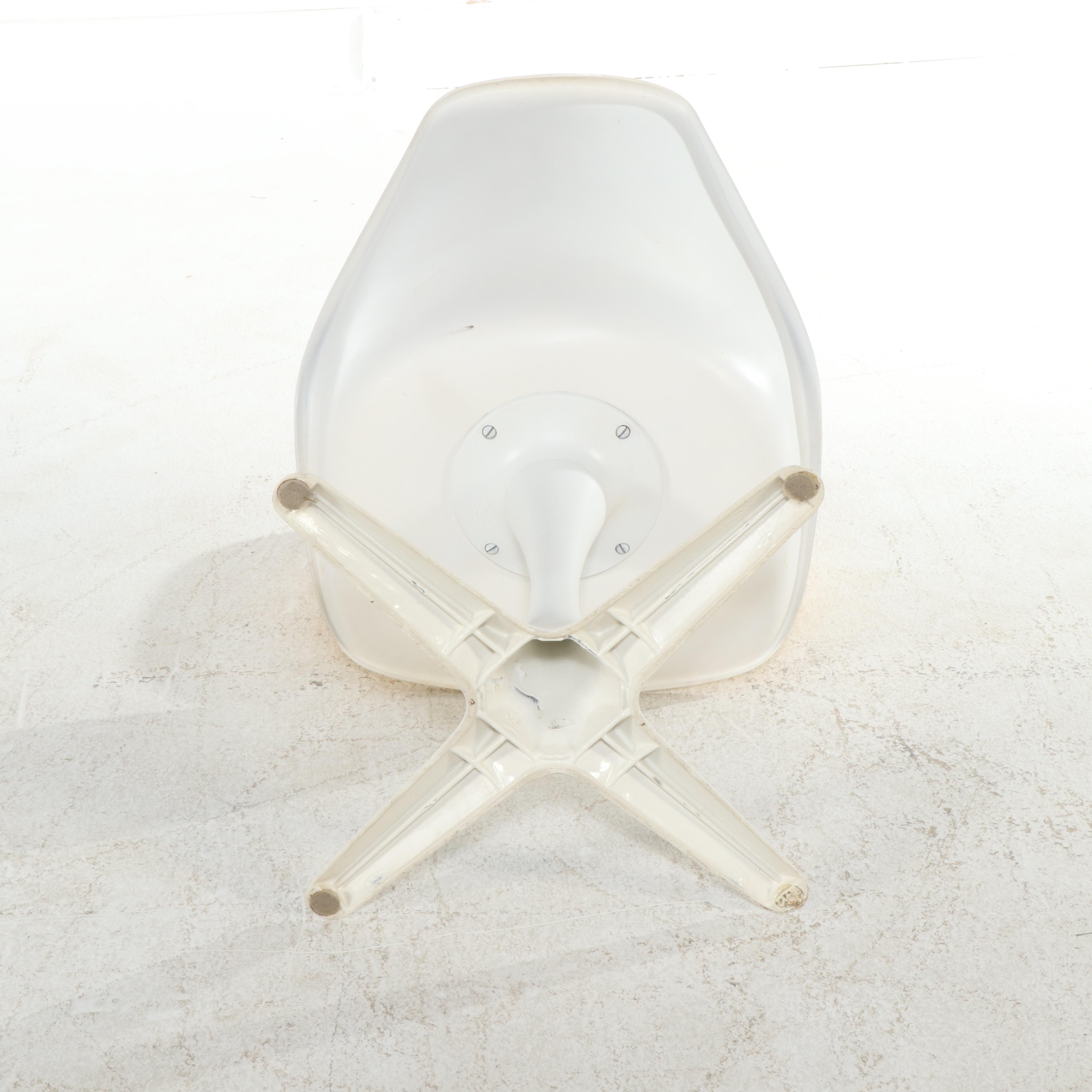 Pair of Burke Inc. Mid Century Modern Fiberglass and Aluminum "Tulip" Chairs