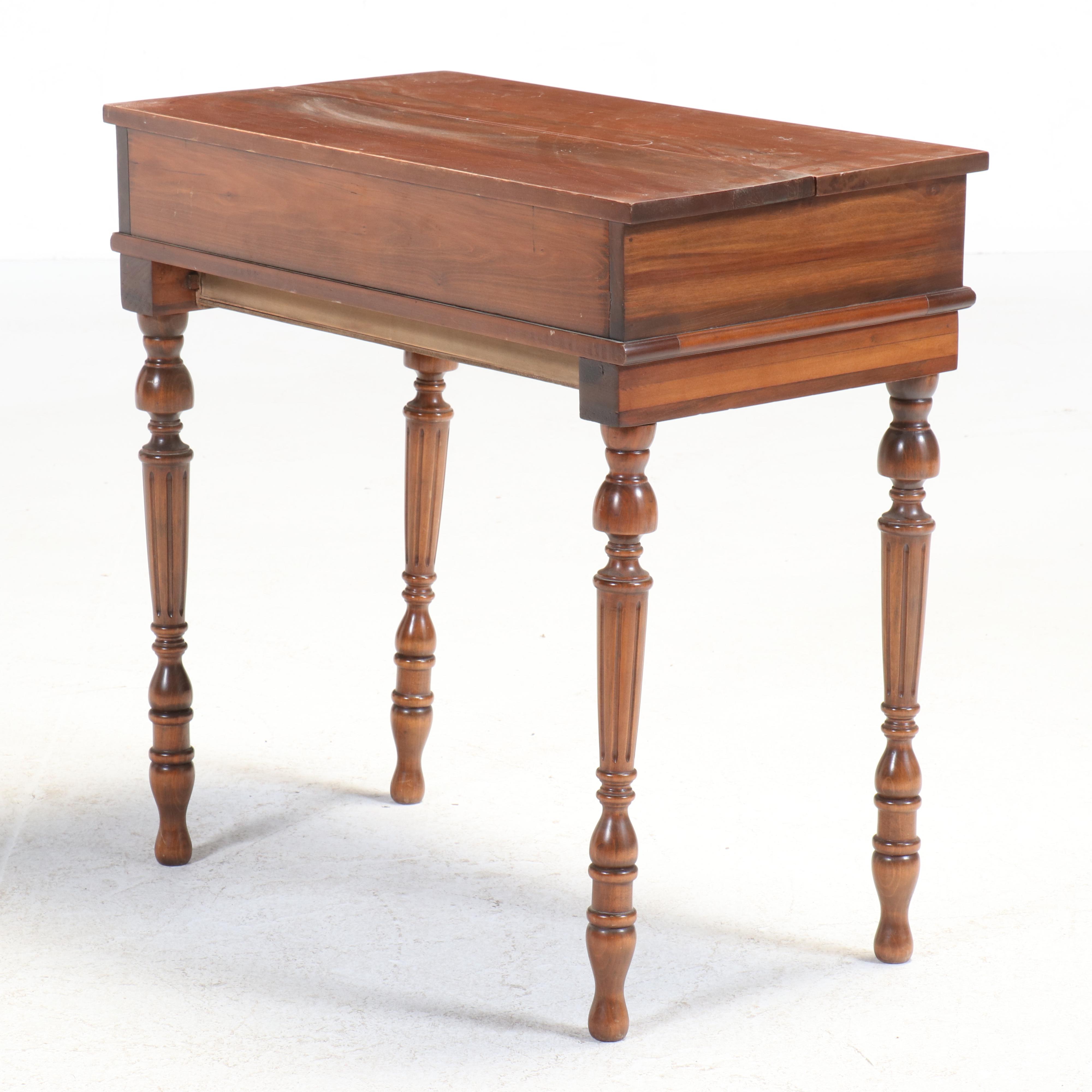 American Colonial Style Flip-Top Spinet Desk, Mid to Late 20th Century