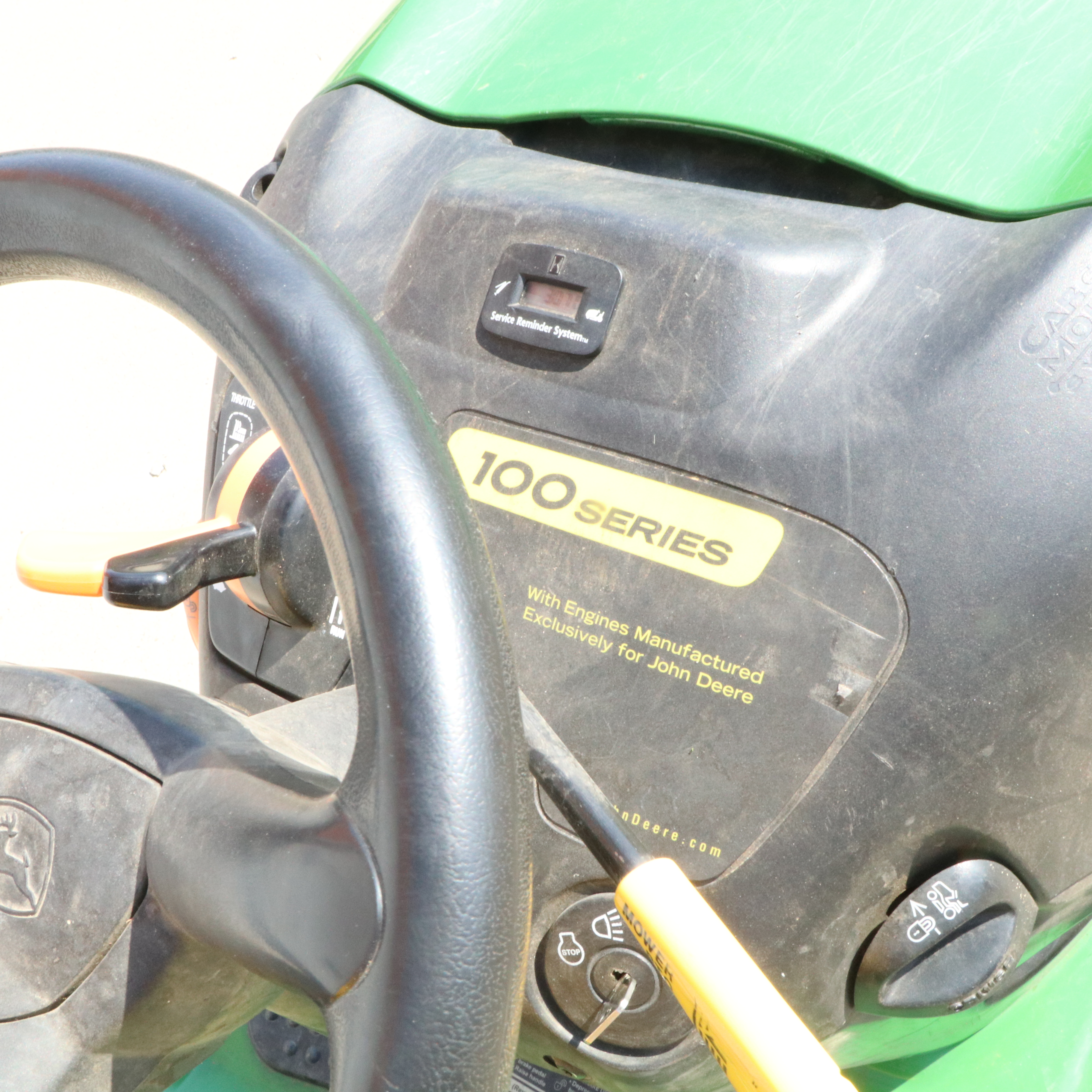 John Deere LA120 Lawn Tractor