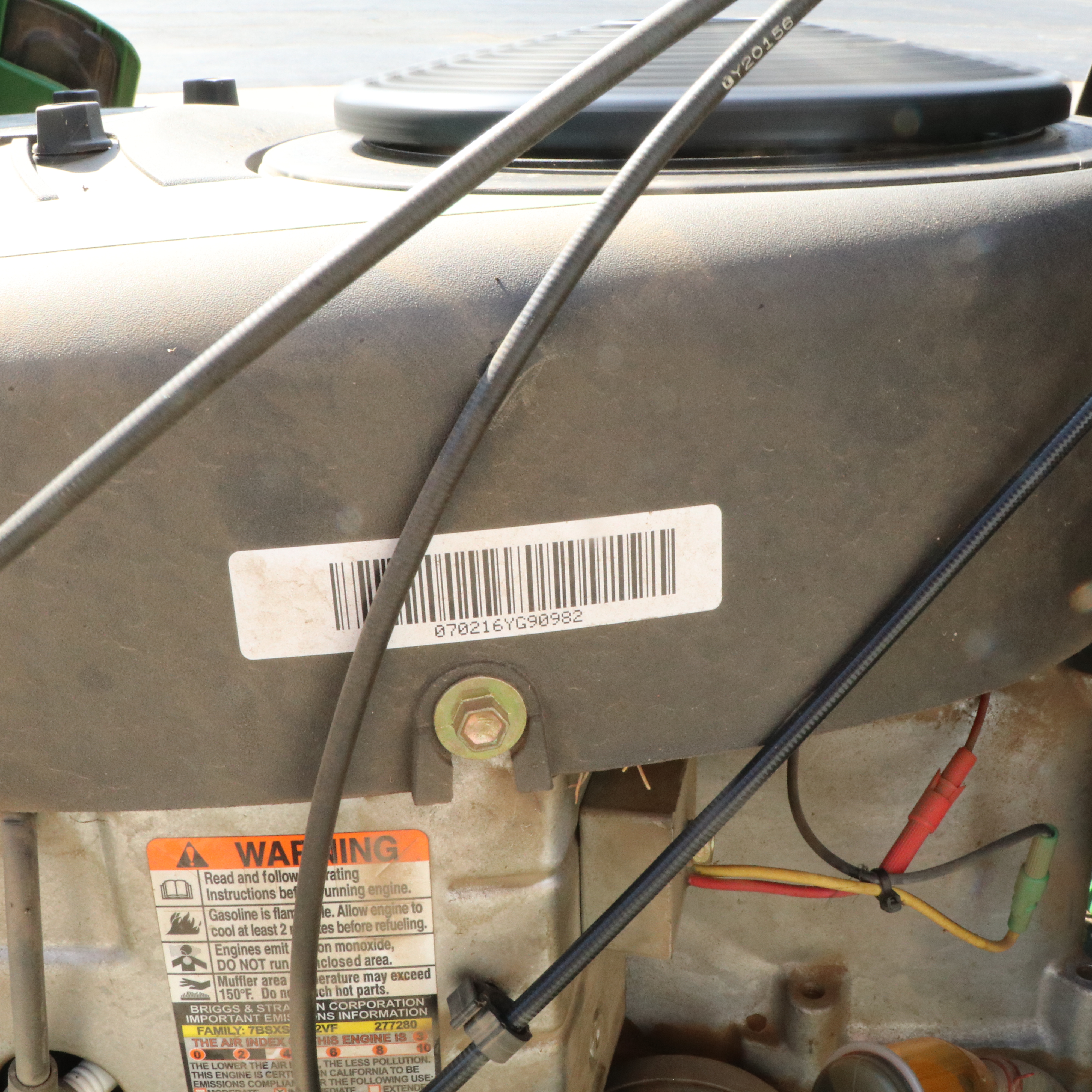 John Deere LA120 Lawn Tractor