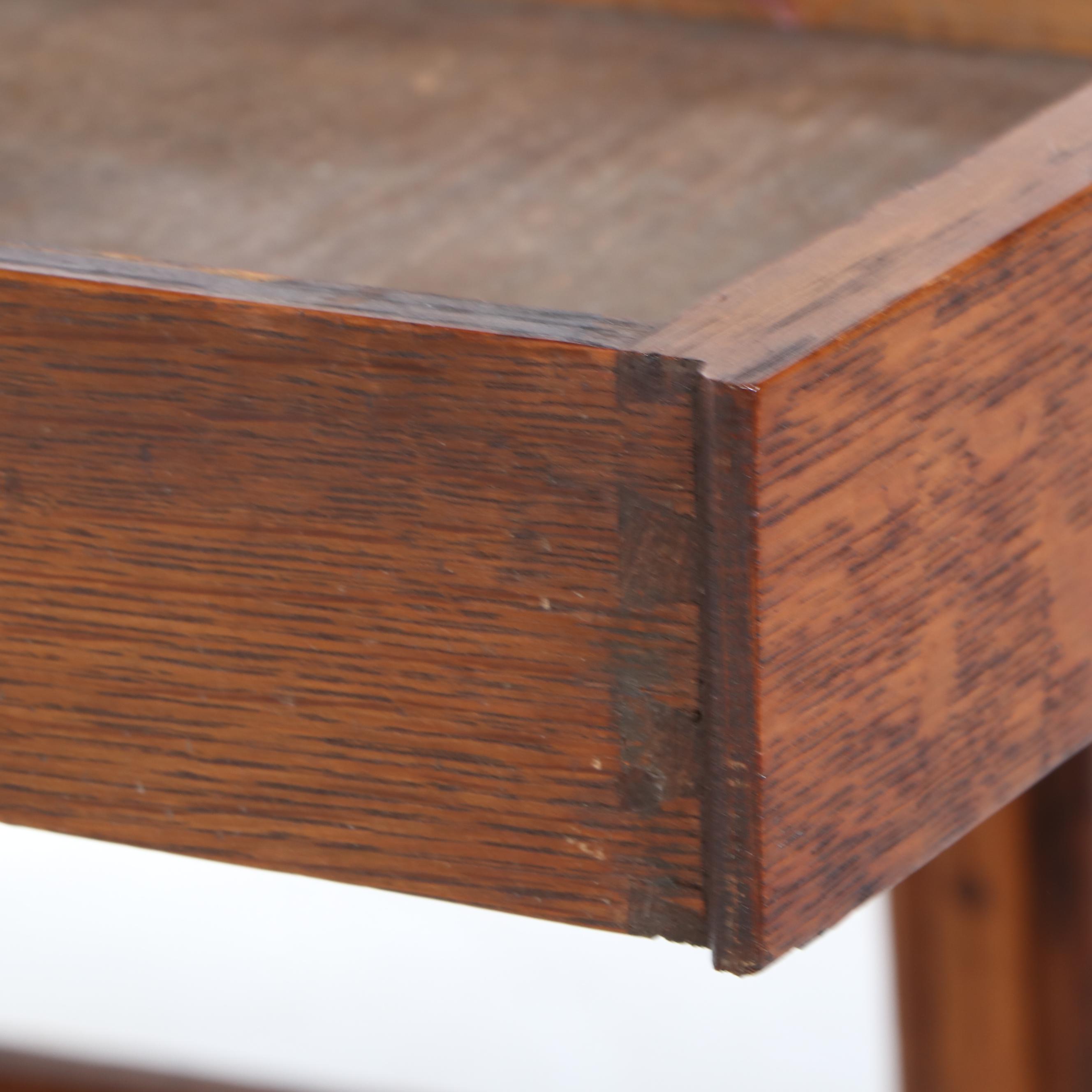 Gustav Stickley Arts & Crafts Quartersawn Oak Library Table, Early 20th Century