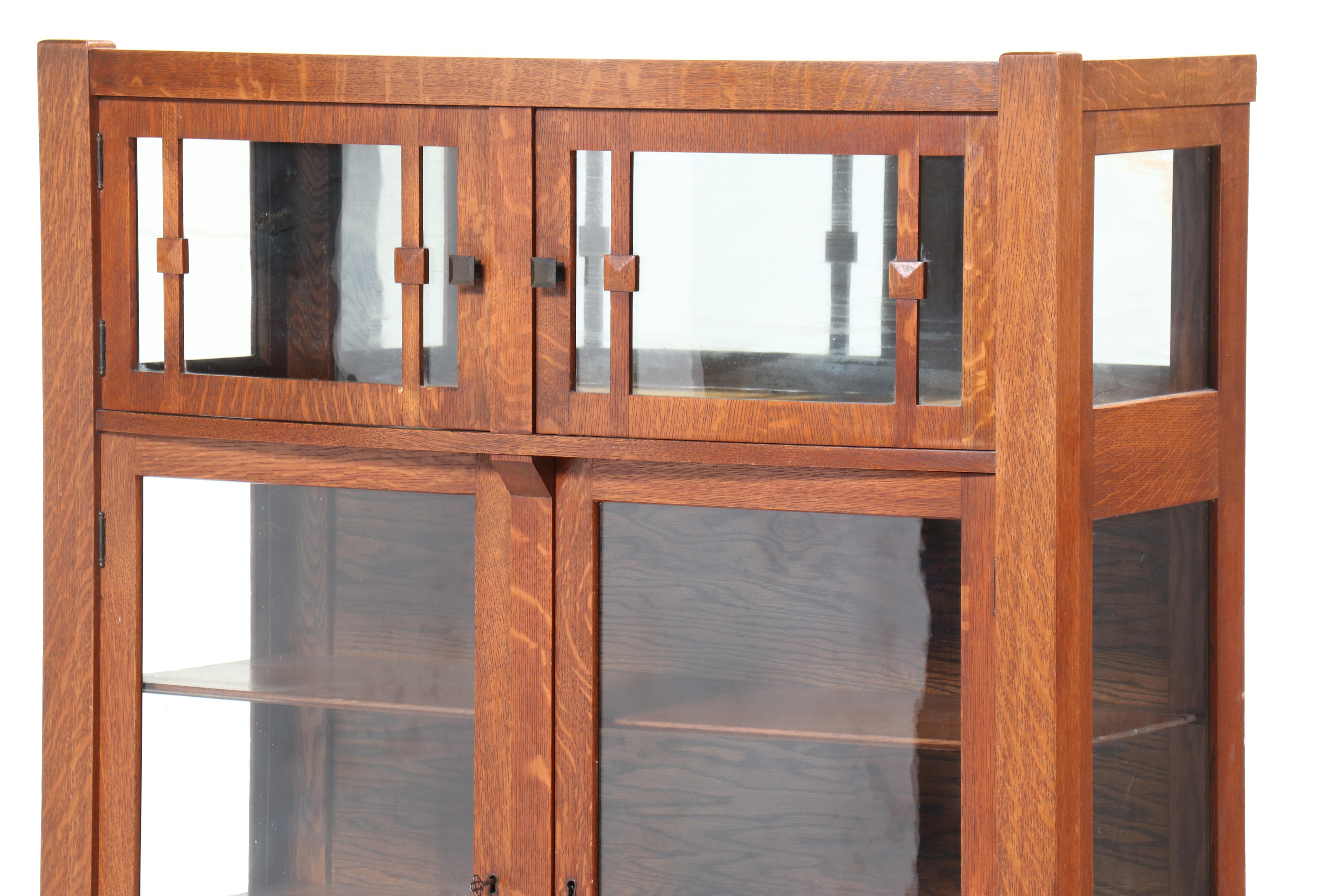 Arts and Crafts Quartersawn Oak and Ash Display Cabinet, Early 20th Century