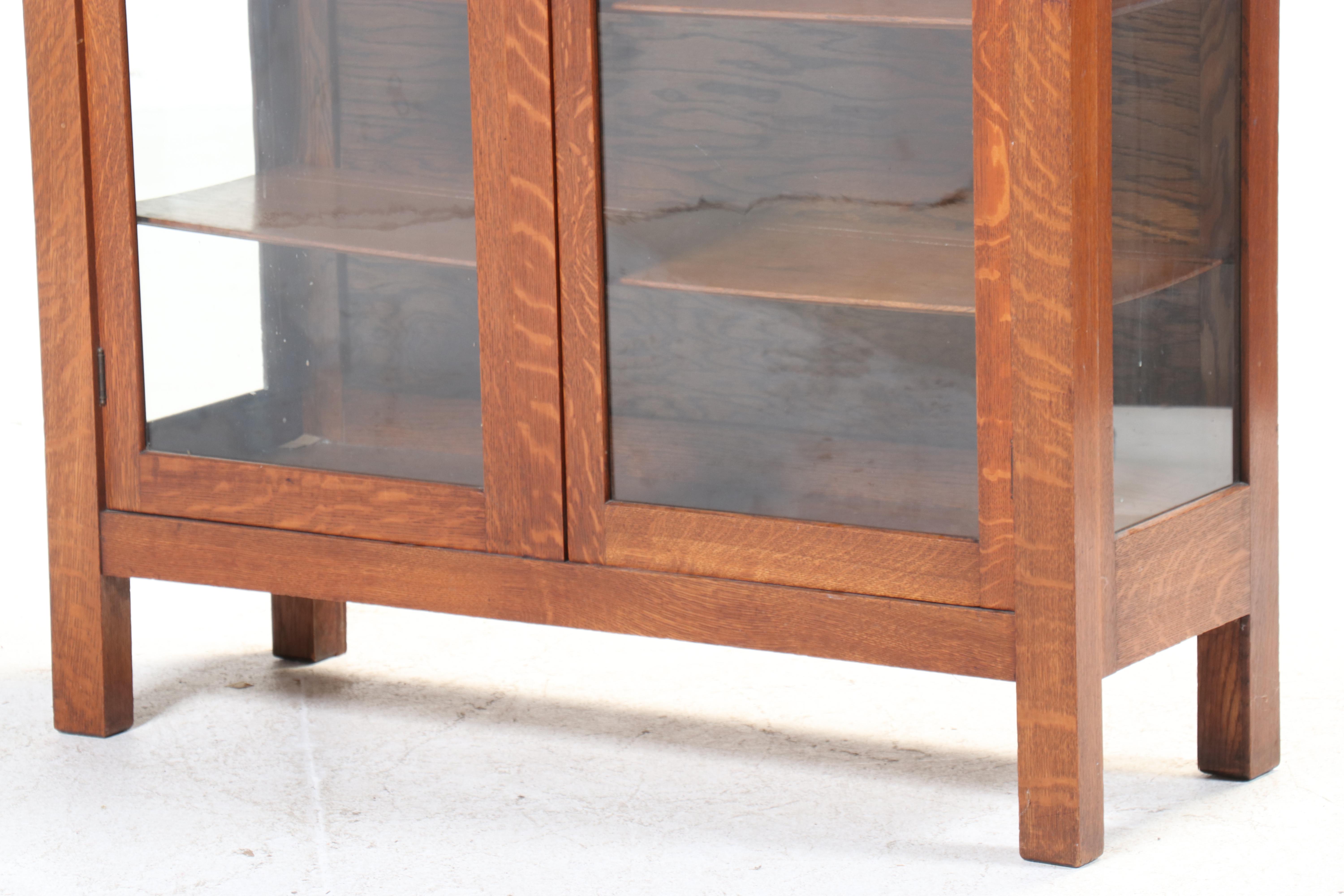 Arts and Crafts Quartersawn Oak and Ash Display Cabinet, Early 20th Century