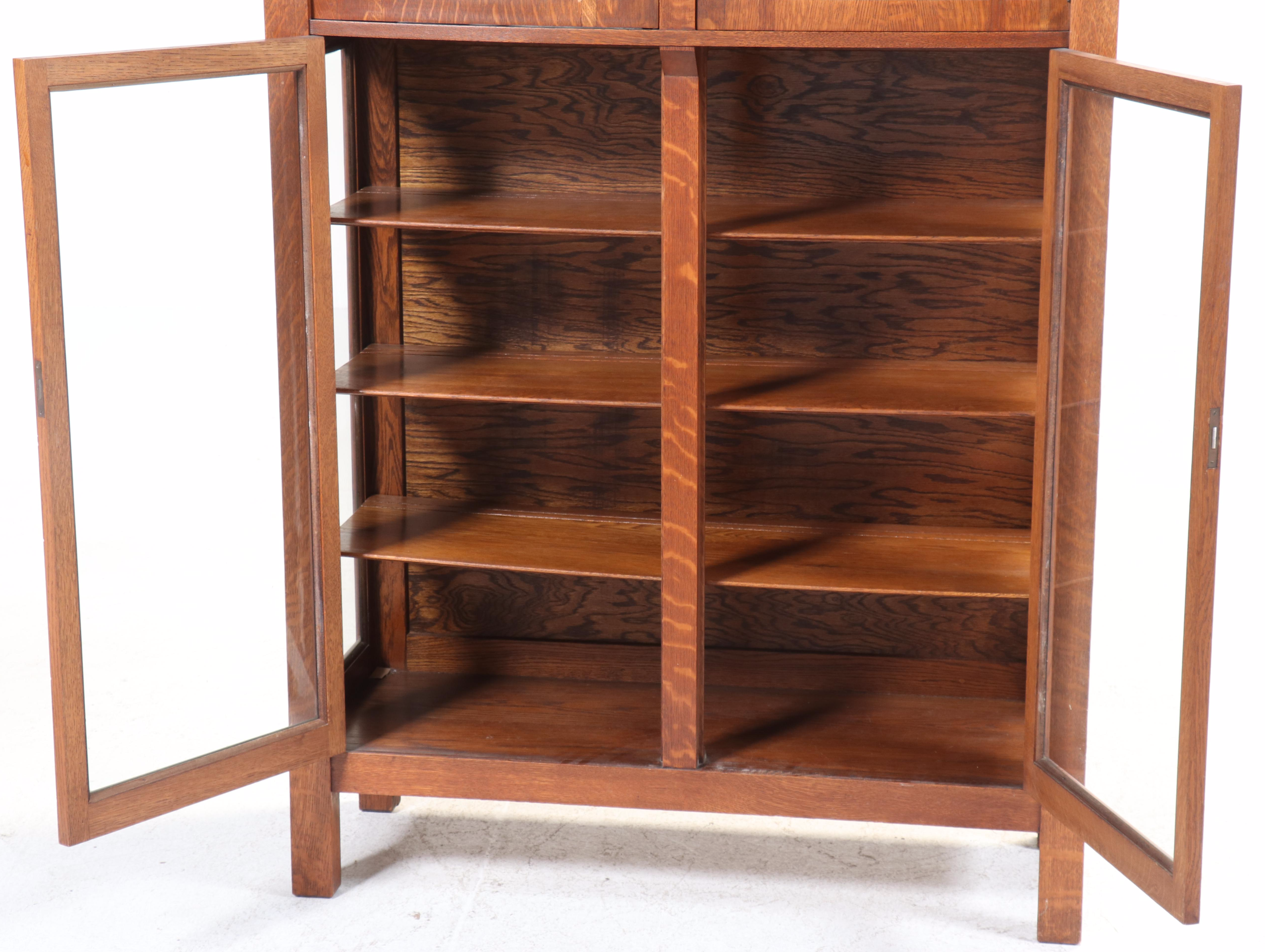 Arts and Crafts Quartersawn Oak and Ash Display Cabinet, Early 20th Century