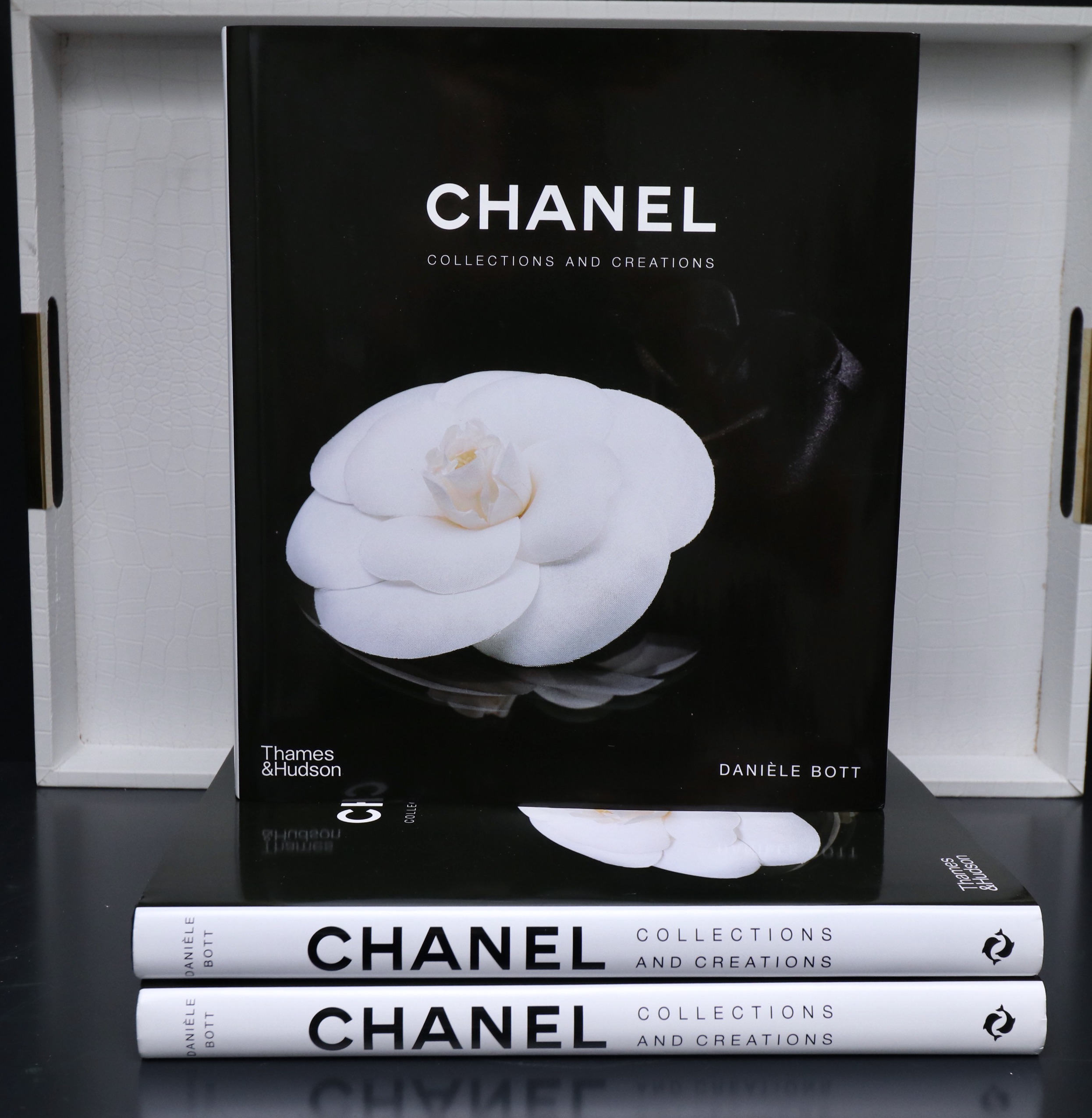 Uttermost "Koa" Marble Sculptures, Surya "Ikon" Ceramic Vase Set and More