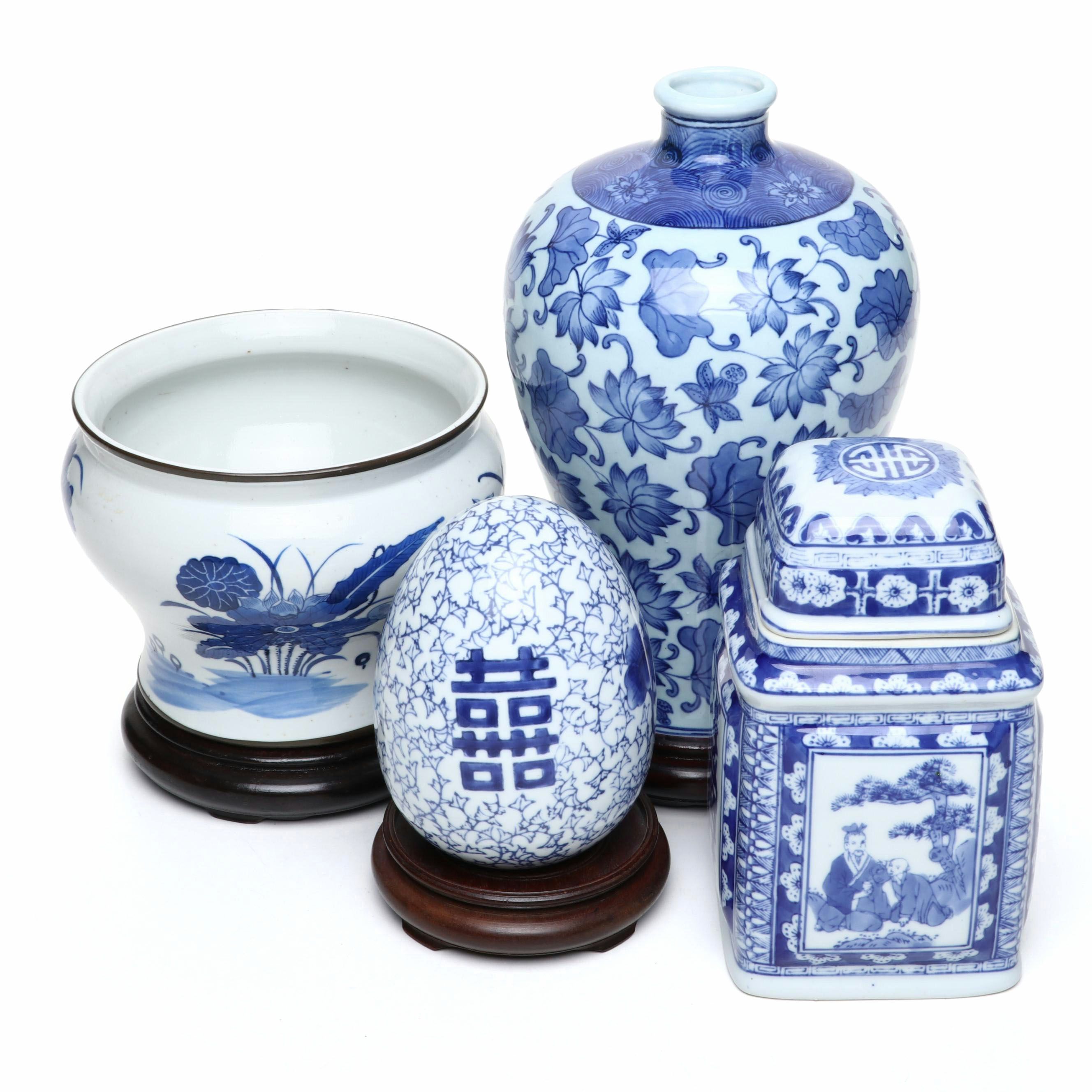 Chinese Ceramic Ginger Jar with Ceramic Table Accessories