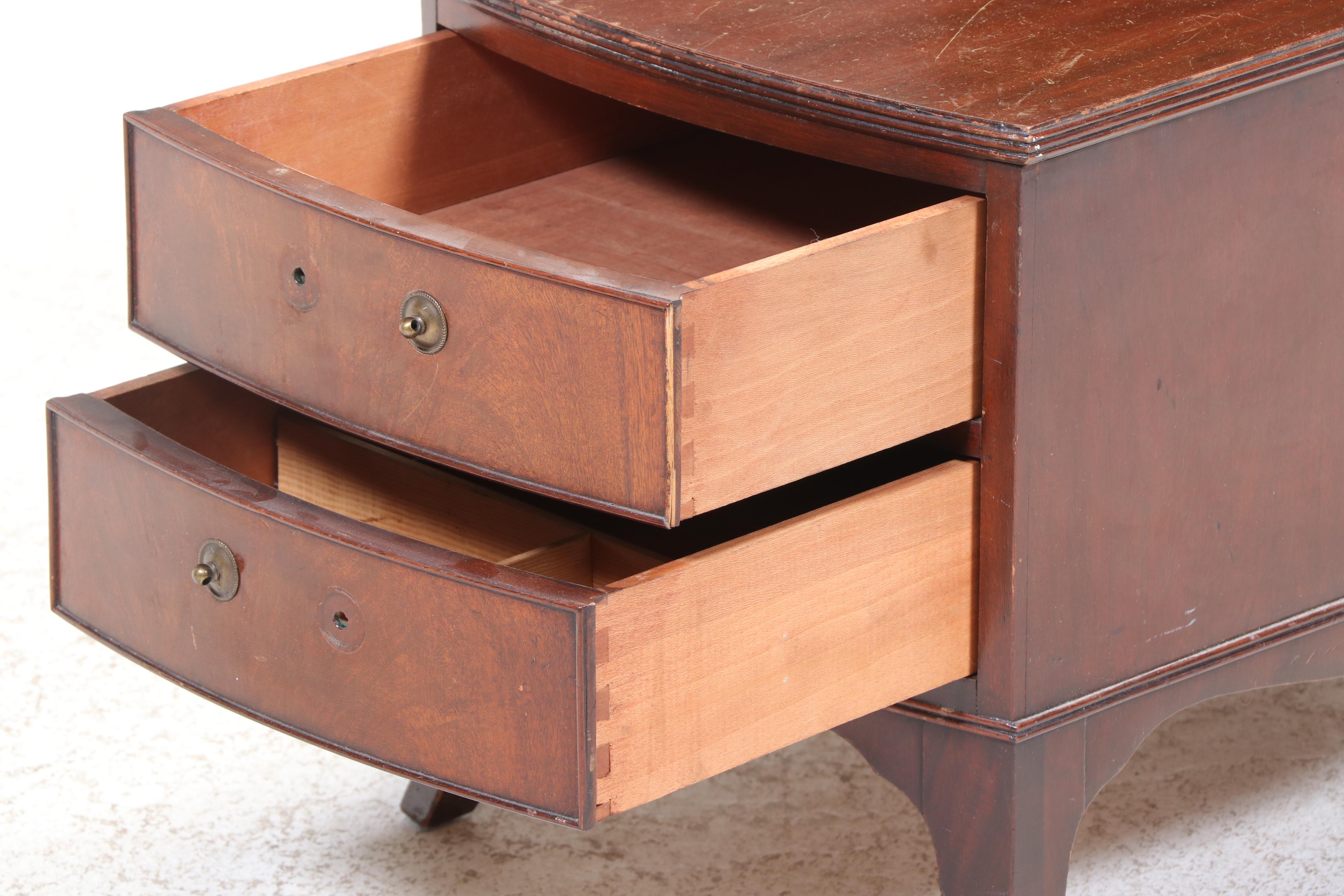 Federal Style Mahogany Stepback Side Table, Early to Mid-20th Century