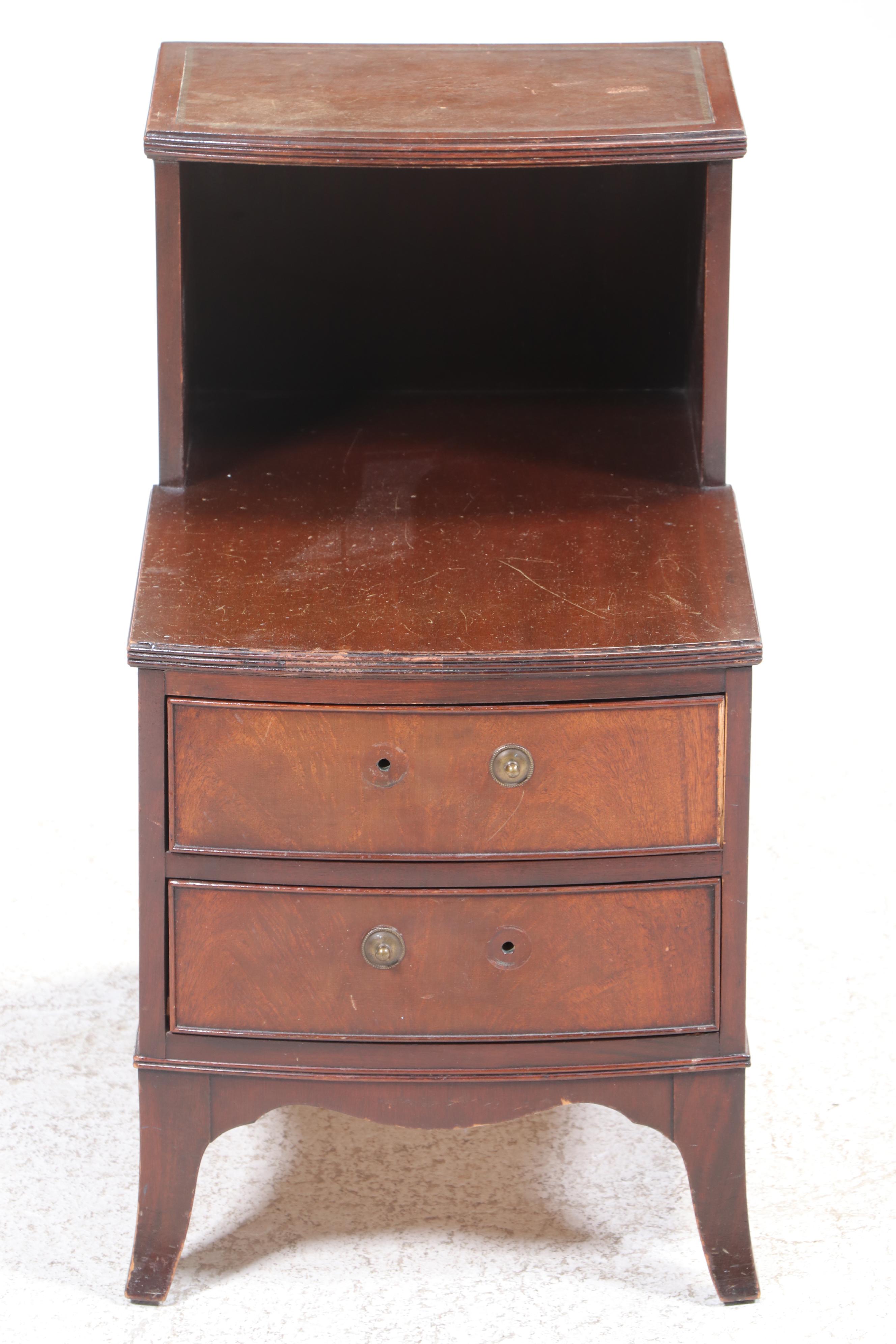 Federal Style Mahogany Stepback Side Table, Early to Mid-20th Century