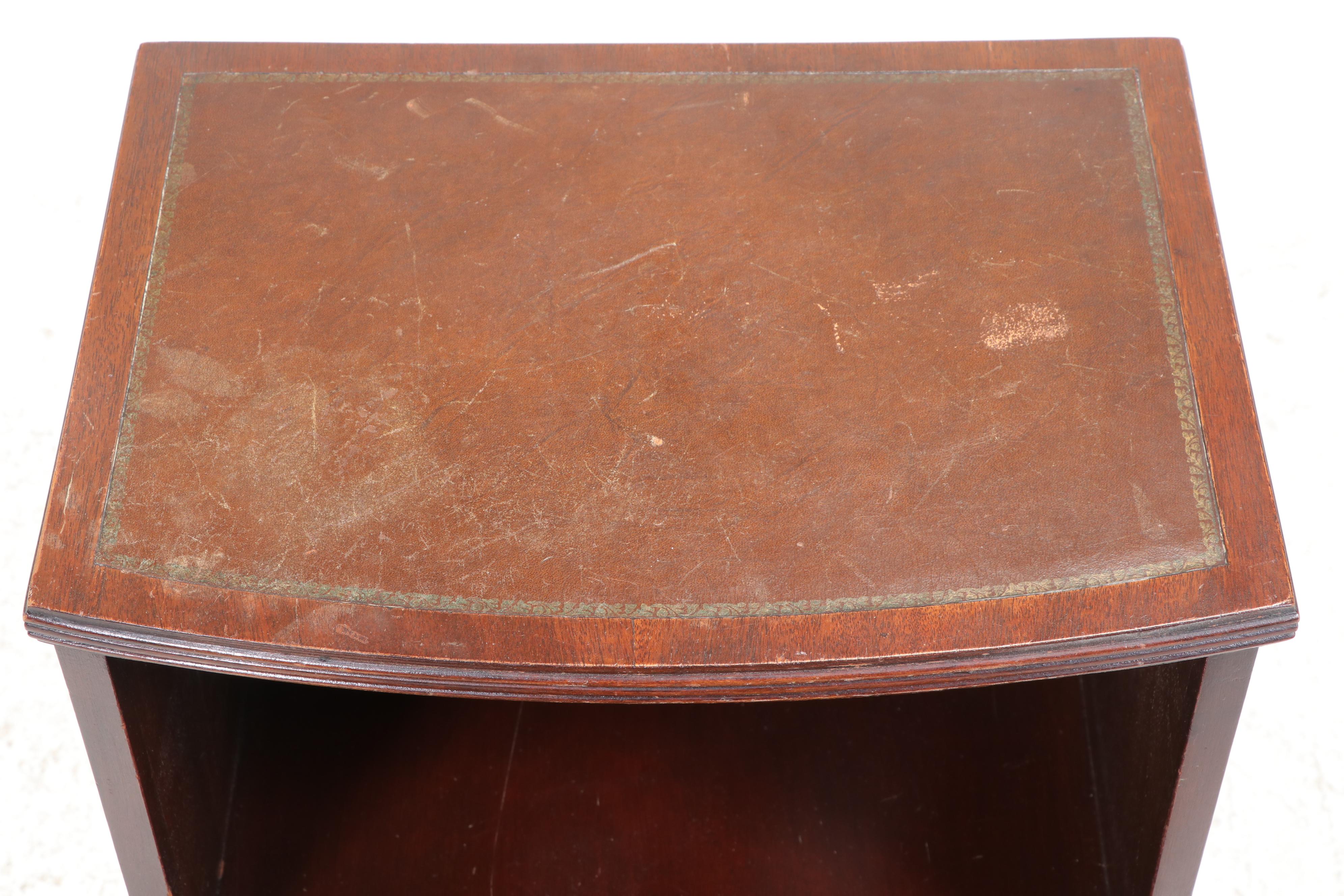 Federal Style Mahogany Stepback Side Table, Early to Mid-20th Century