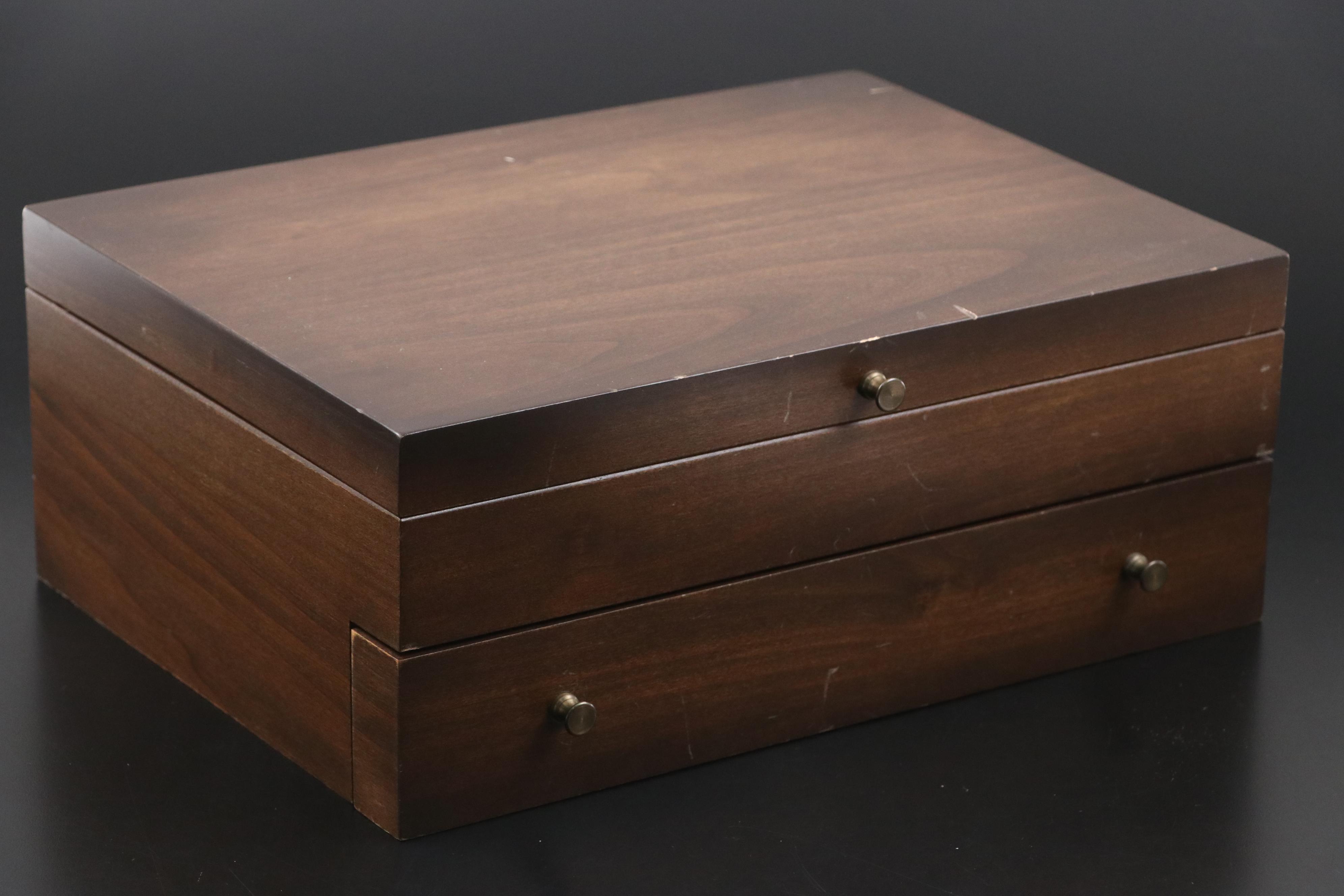 Oneida "Brahms" with "Plantation" Stainless Steel Flatware and Serving Utensils