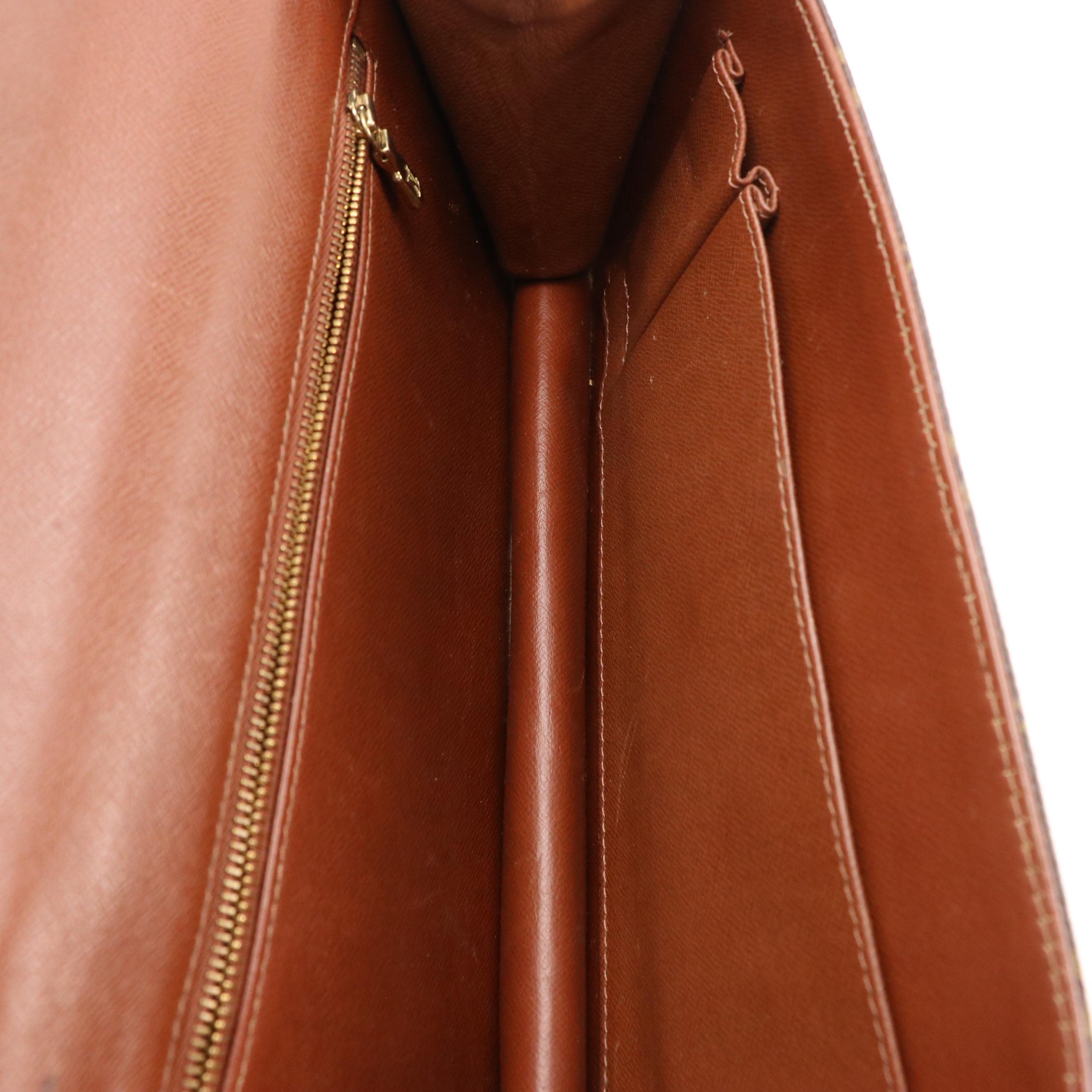 Louis Vuitton Pochette Dame Clutch in Monogram Canvas and Leather